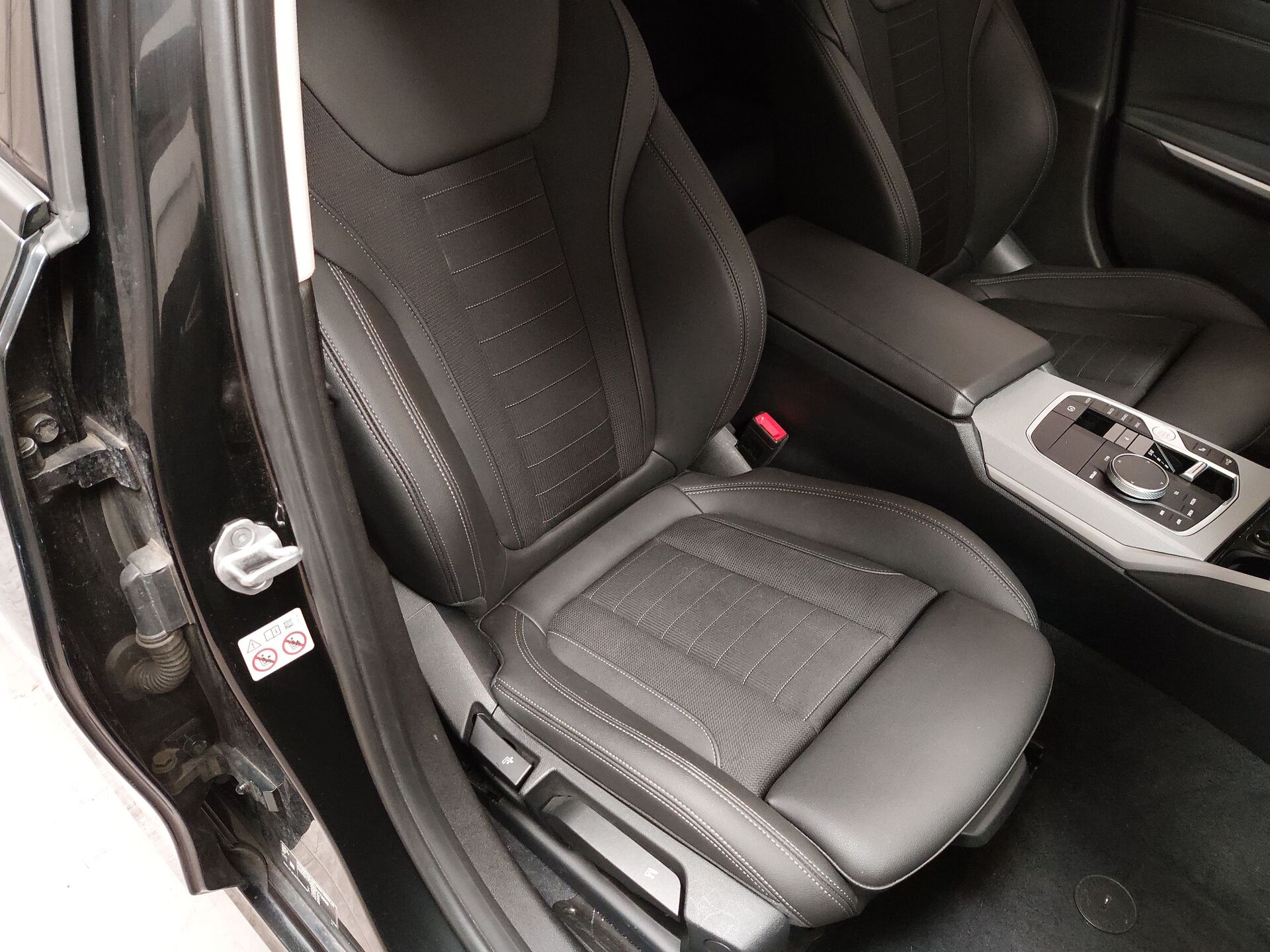 BMW 320d Touring Leder NAVI SHZ PDC LED 11