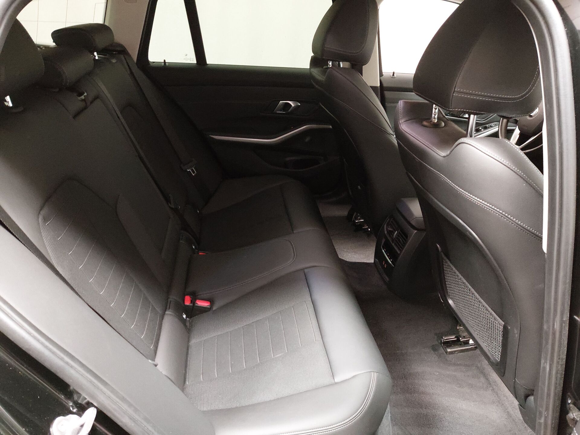 BMW 320d Touring Leder NAVI SHZ PDC LED 13