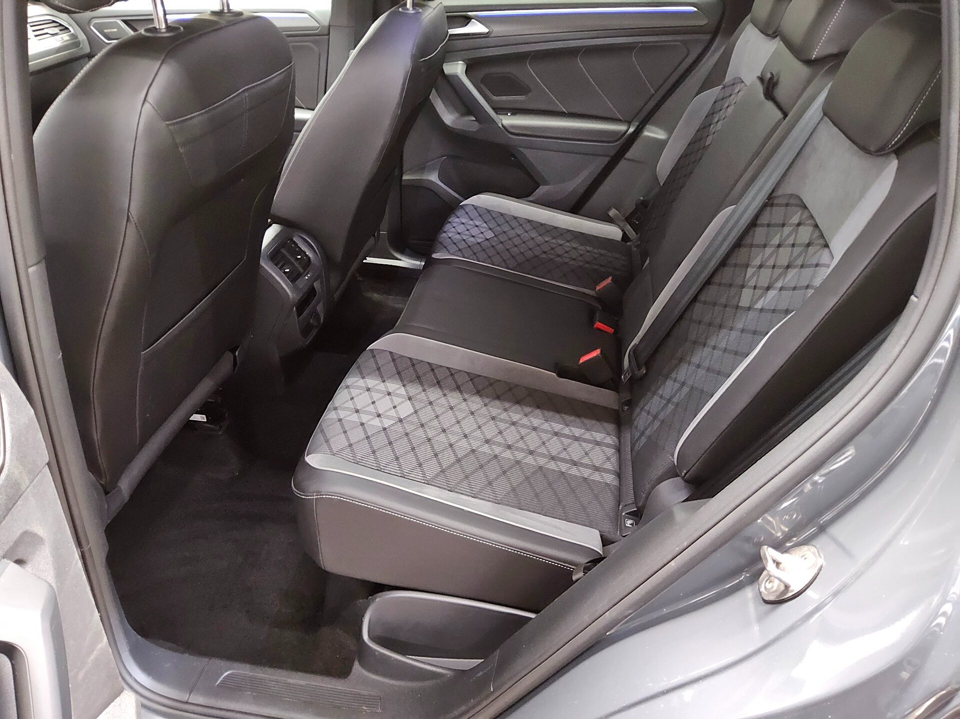 Volkswagen Tiguan 2.0 TDI 4M R-Line Navi LED AID H&K HuD 13