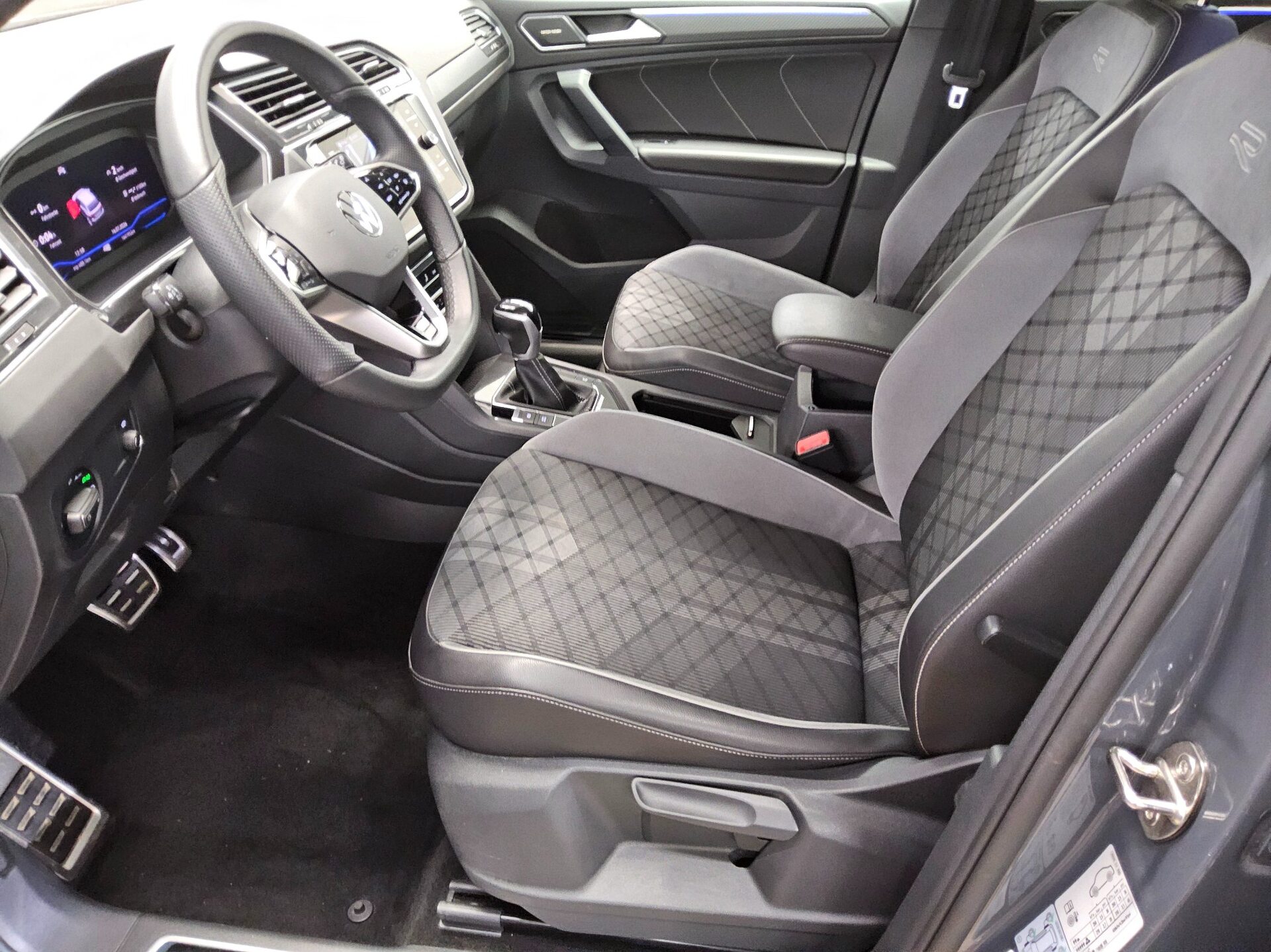 Volkswagen Tiguan 2.0 TDI 4M R-Line Navi LED AID H&K HuD 9