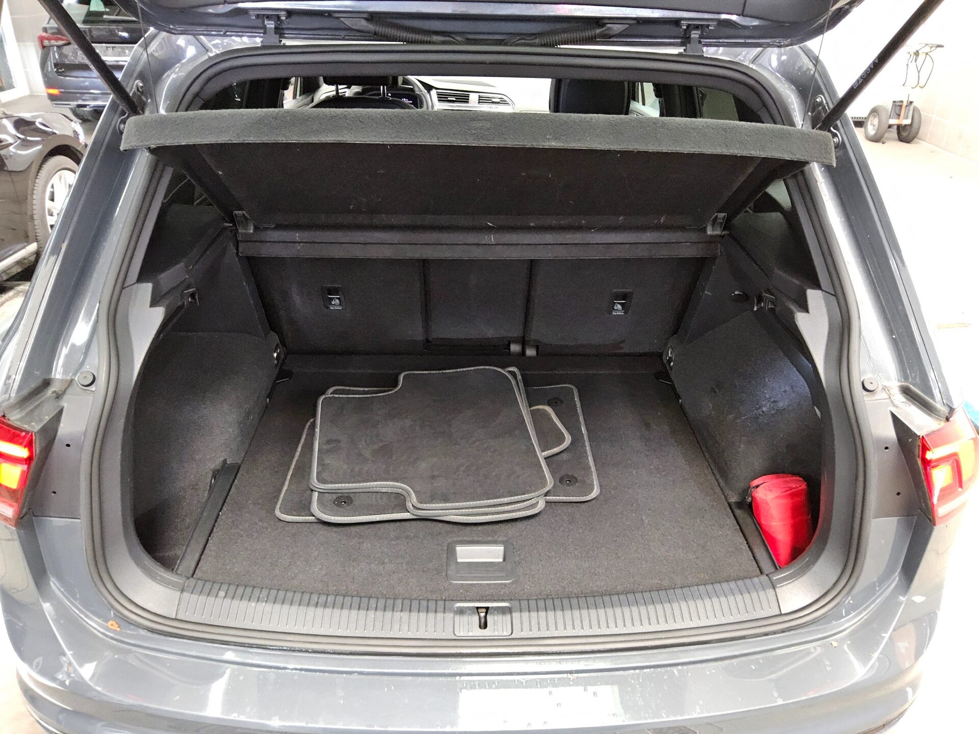 Volkswagen Tiguan 2.0 TDI 4M R-Line Navi LED AID H&K HuD 12