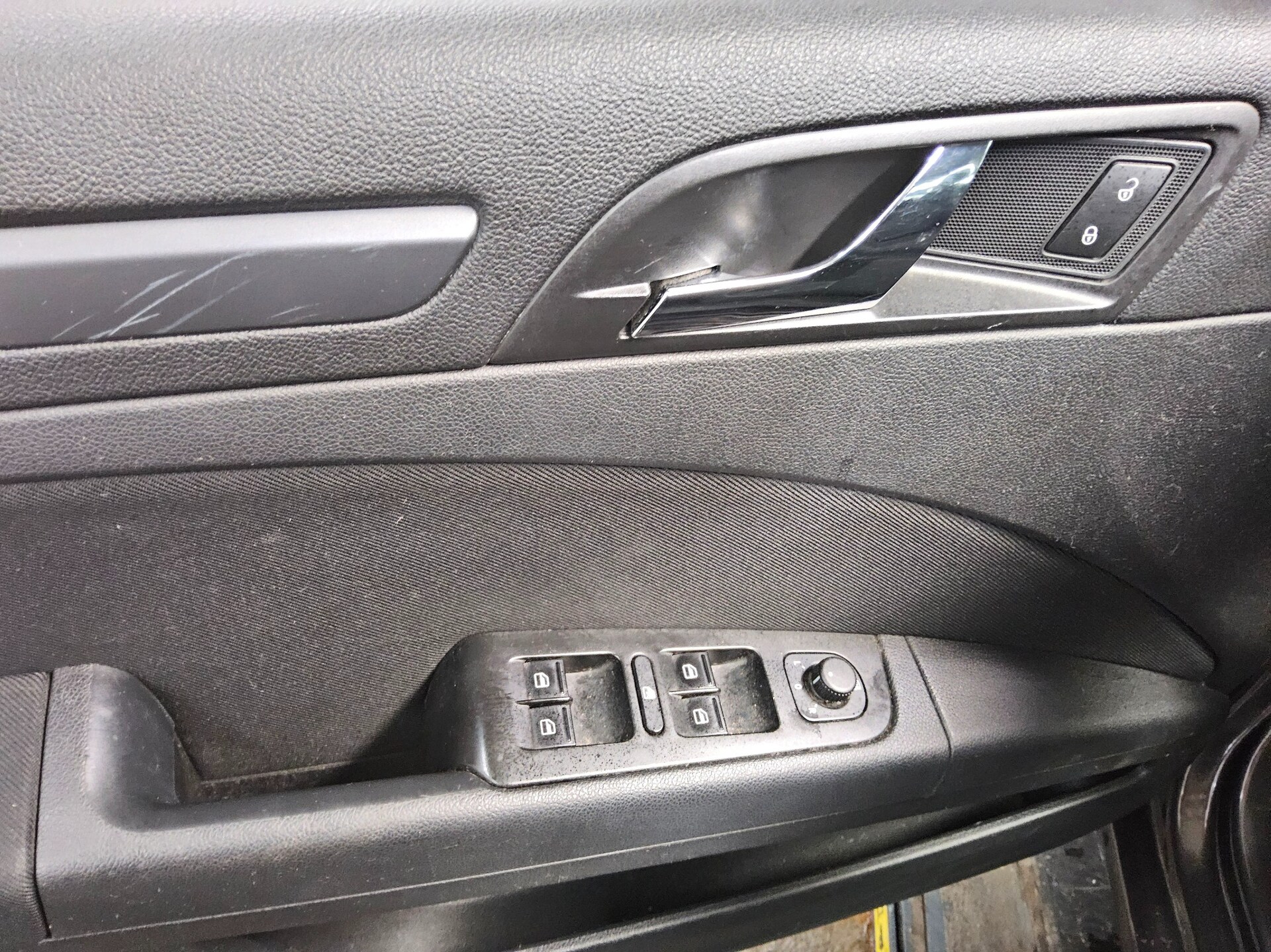 Skoda Superb Kombi 1.4 TSI Comfort HU 03/27 AHK 9