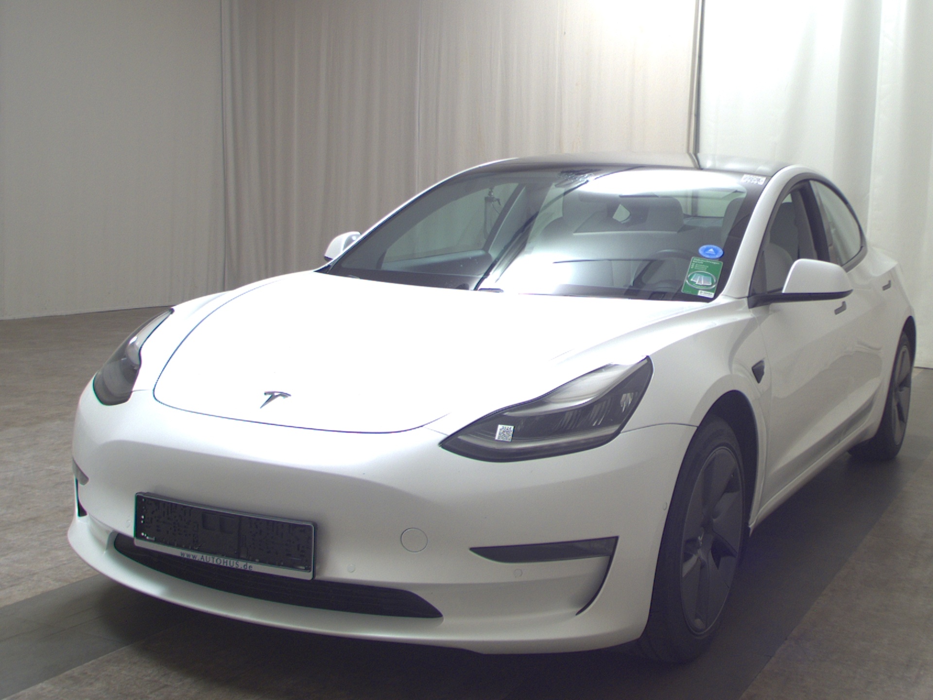 Tesla Model 3 Long Range AWD Leder Navi LED Pano 2
