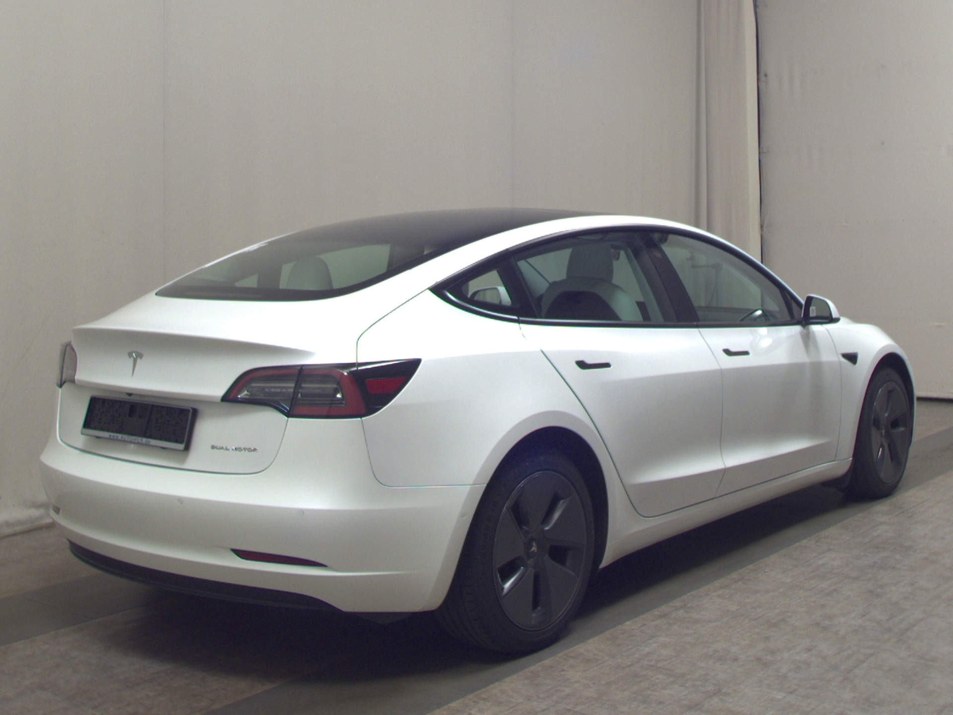 Tesla Model 3 Long Range AWD Leder Navi LED Pano 4