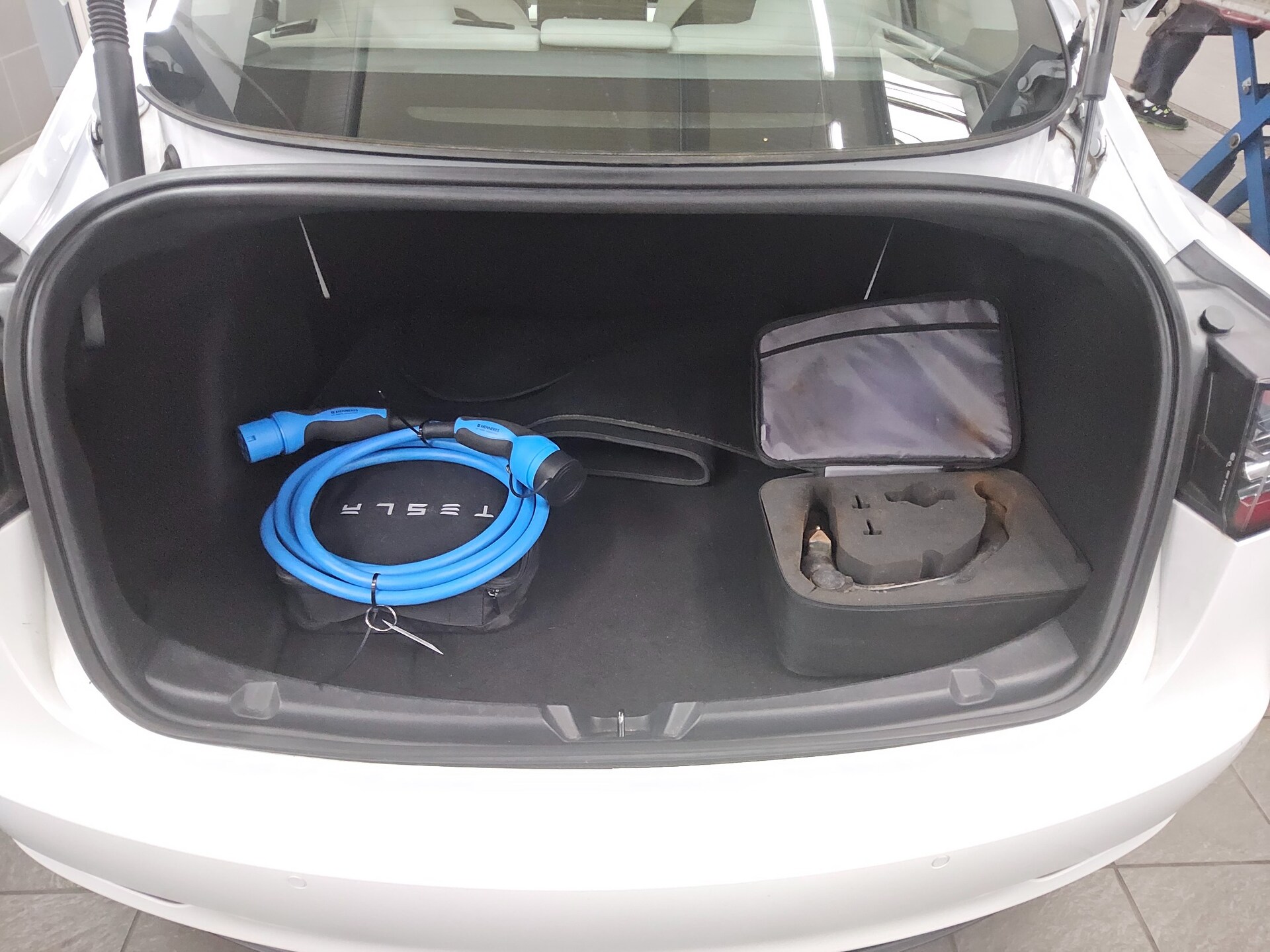Tesla Model 3 Long Range AWD Leder Navi LED Pano 11