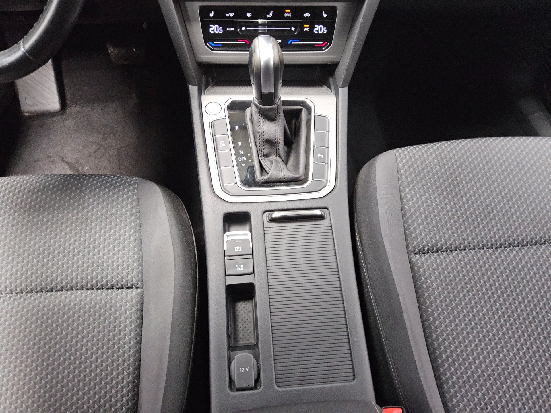 Volkswagen Passat Var. 2.0 TDI Navi LED RfK ACC PDC Shz BT 6
