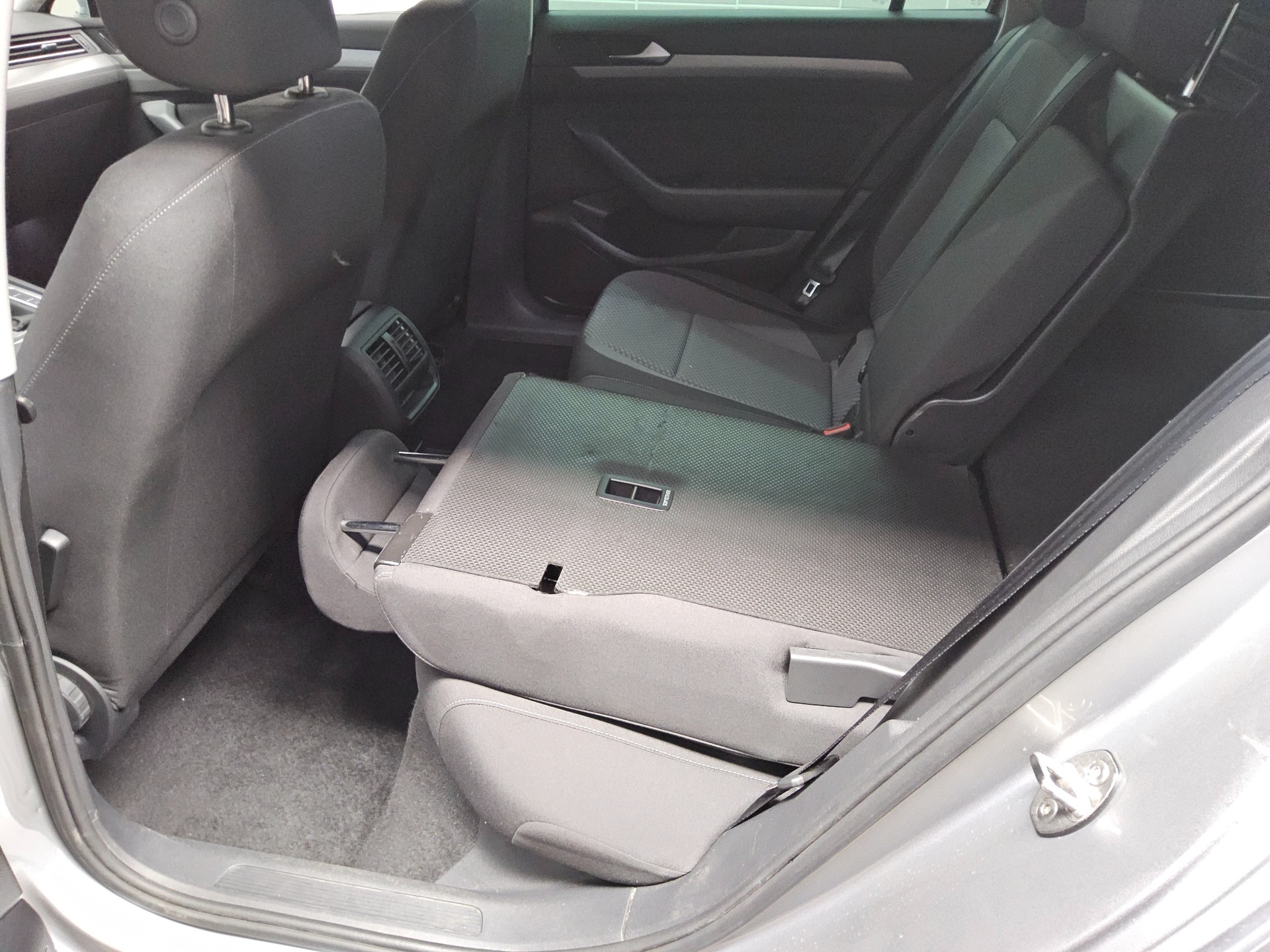 Volkswagen Passat Var. 2.0 TDI Navi LED RfK ACC PDC Shz BT 13