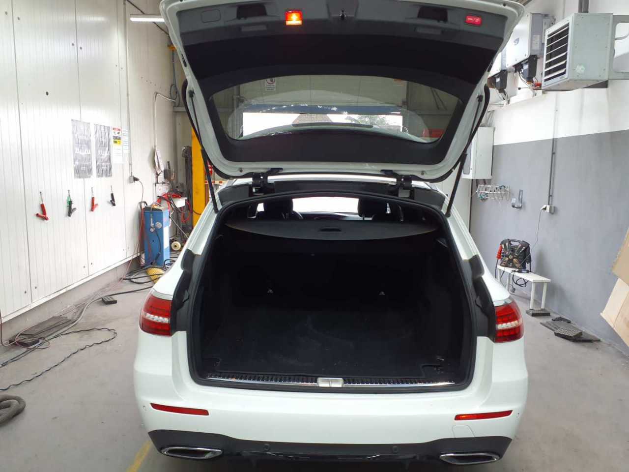 Mercedes-Benz E 220 T d 4M AMG-Line NAVI SHZ RFK LED MBUX 12