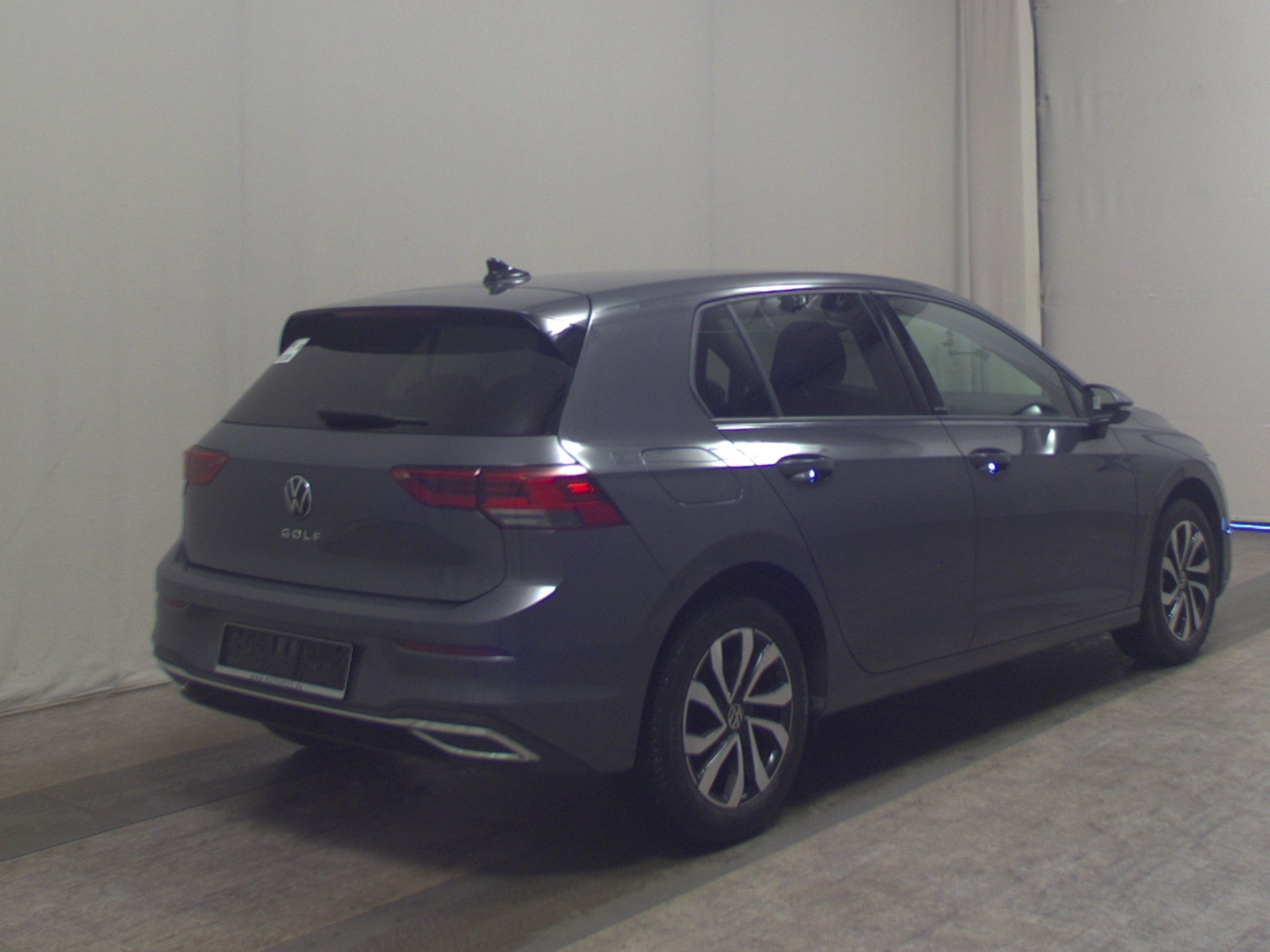Volkswagen Golf-8 1.5 TSI Active Navi LED+ DC HuD RfK StHzg 4