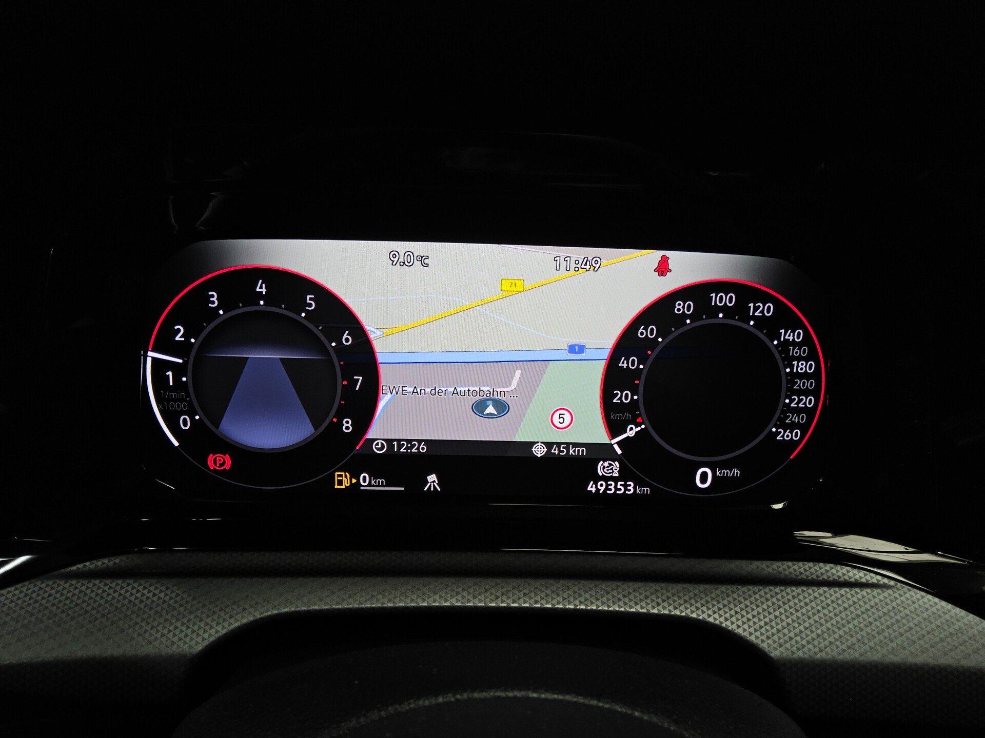 Volkswagen Golf-8 1.5 TSI Active Navi LED+ DC HuD RfK StHzg 8