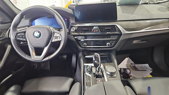 BMW 520dA Touring Leder NAVI SHZ RFK LED 5
