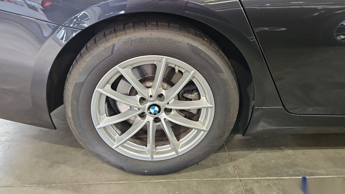 BMW 520dA Touring Leder NAVI SHZ RFK LED 12
