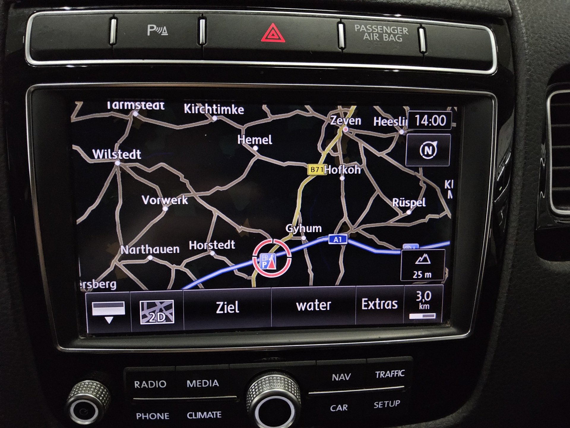 Volkswagen Touareg 3.0 TDI 4M R-Line Luft Leder Navi AHK 7