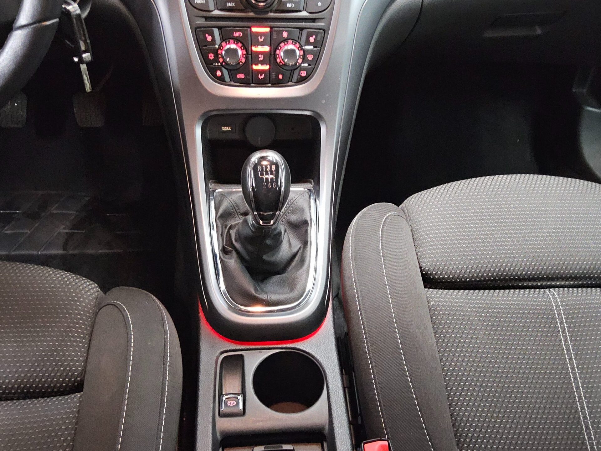 Opel Astra ST 1.6 CDTI Edition Navi Xenon HU 03/28 6