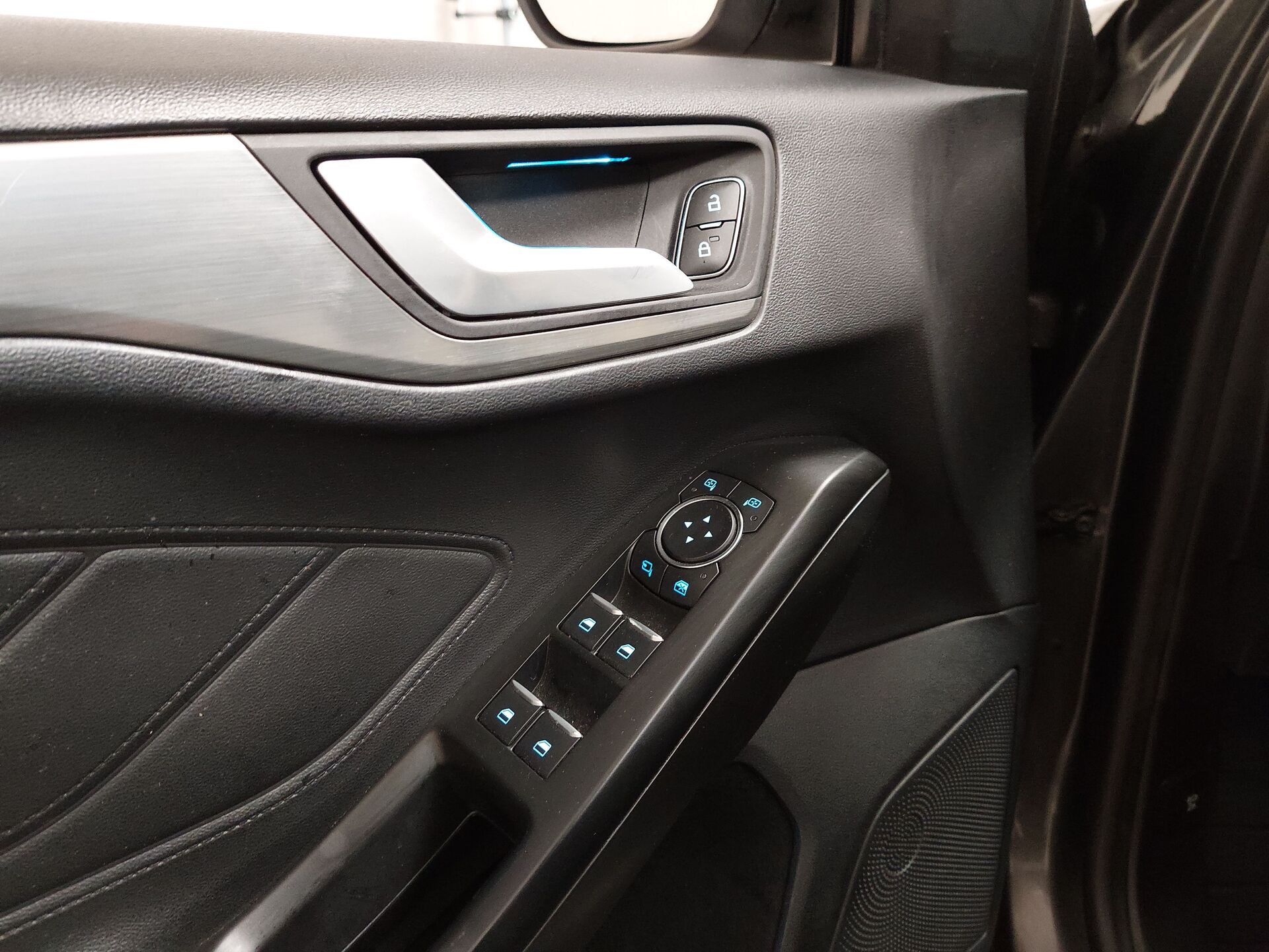 Ford Focus Turnier 1.5 EB Titanium NAVI SHZ PDC LED ACC 10