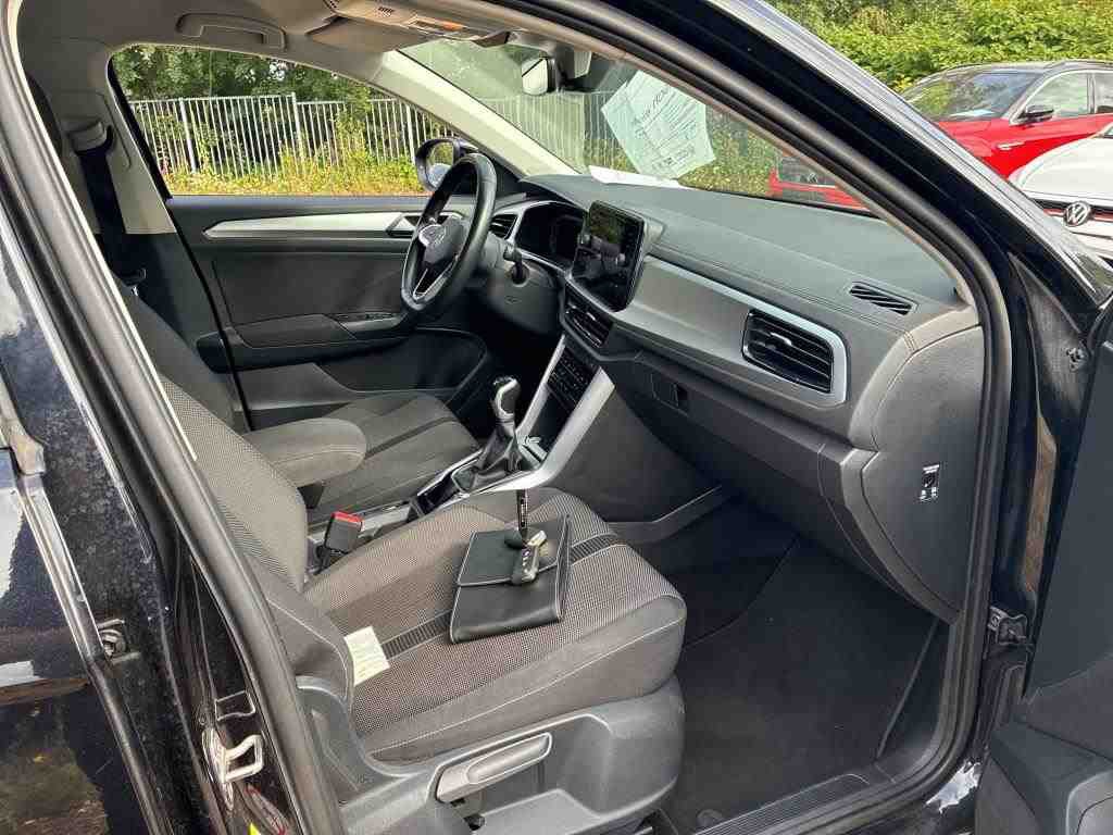 Volkswagen T-Roc 1.0 TSI Life NAVI AID SHZ RFK LED 6