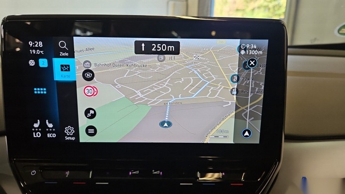 Volkswagen ID.4 Pro Performance NAVI SHZ RFK LED ACC 9