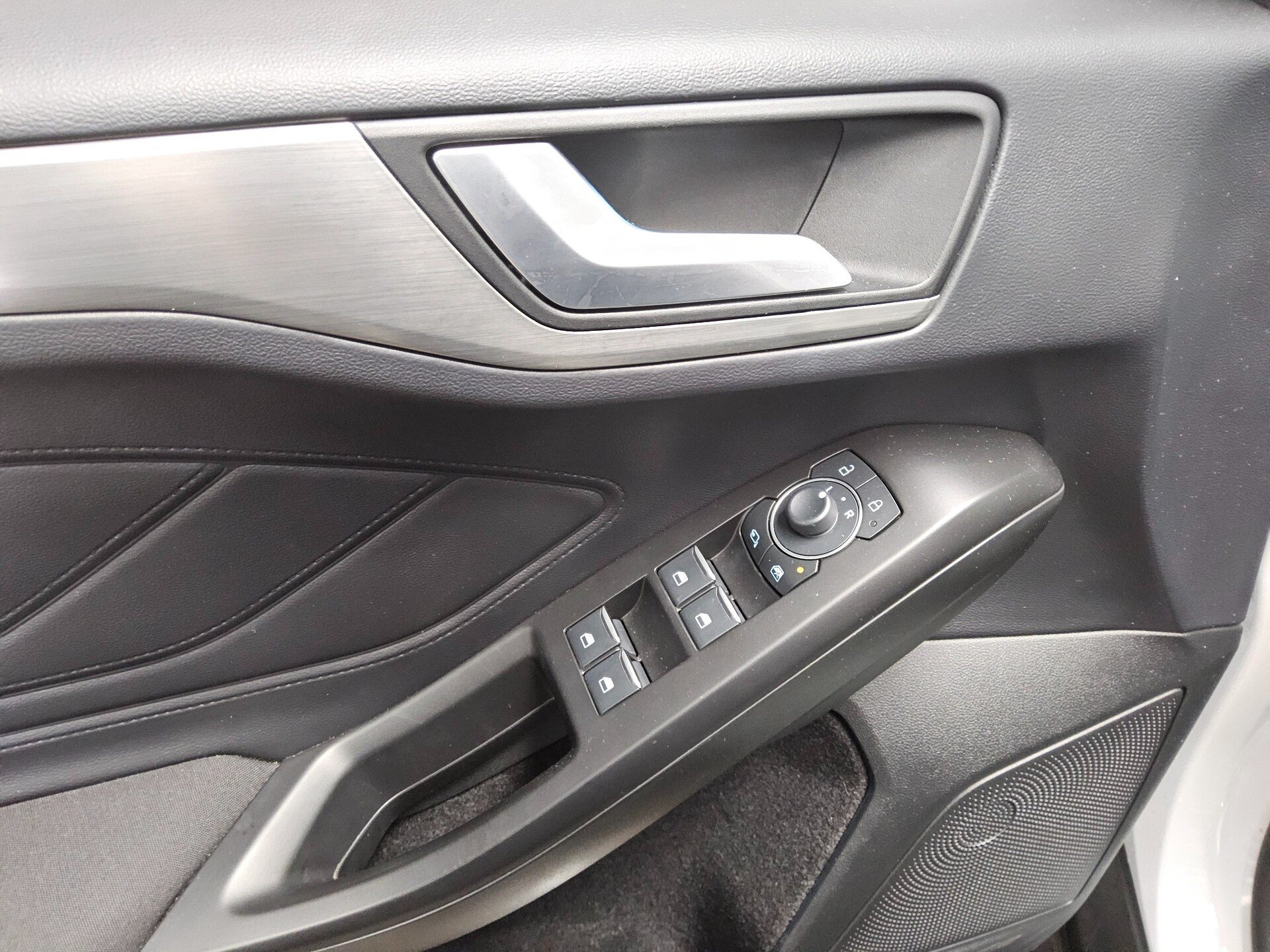 Ford Focus Turnier 1.5 EB Titanium X Navi LED RFK 10