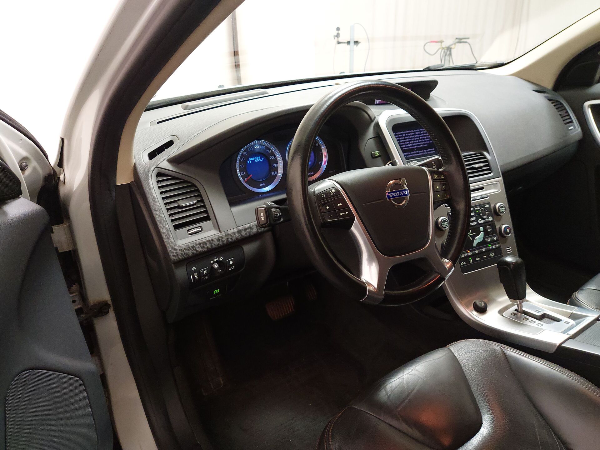 Volvo XC60 T6 SHZ RFK AHK LEDER 8