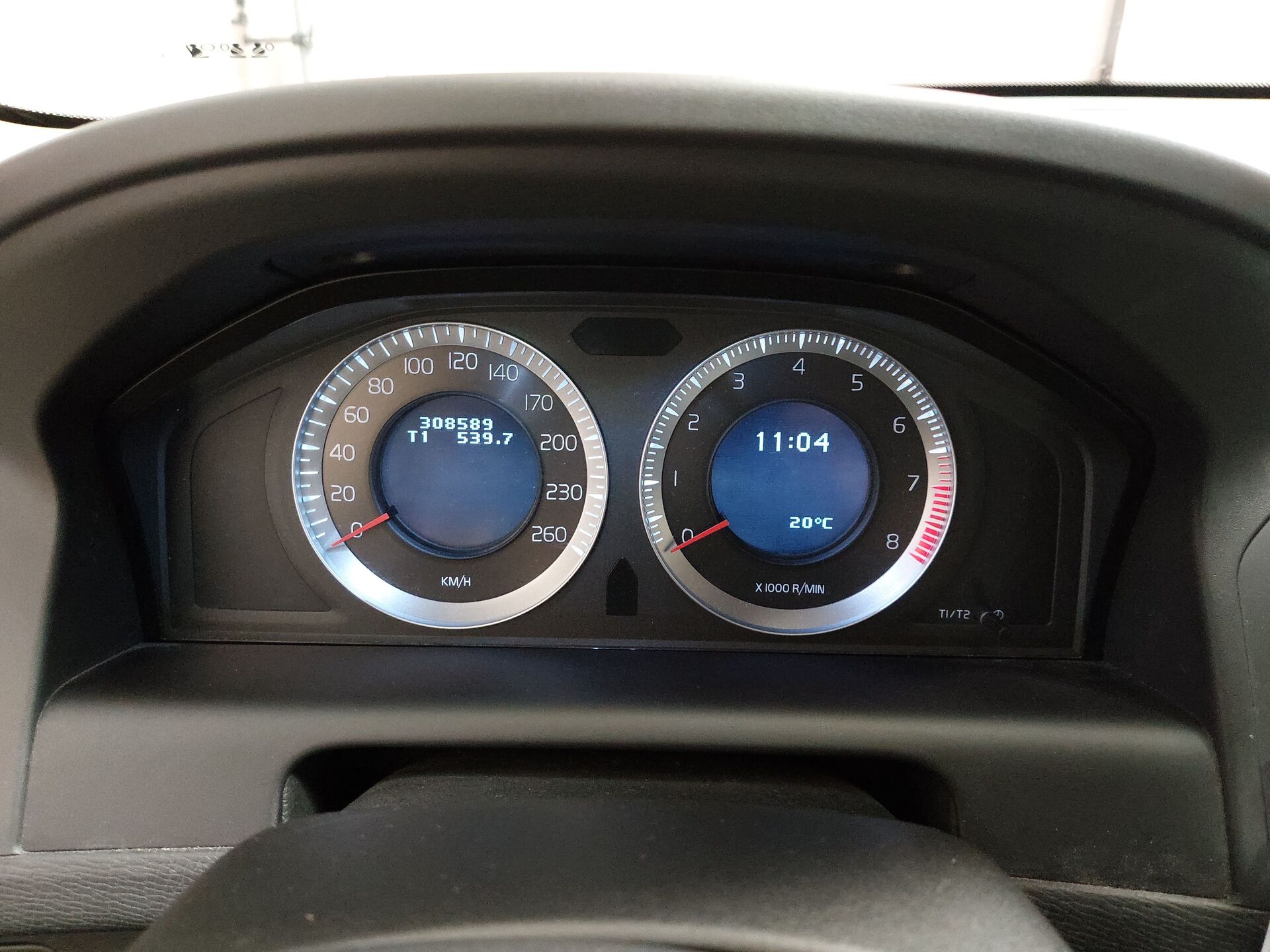 Volvo XC60 T6 SHZ RFK AHK LEDER 17
