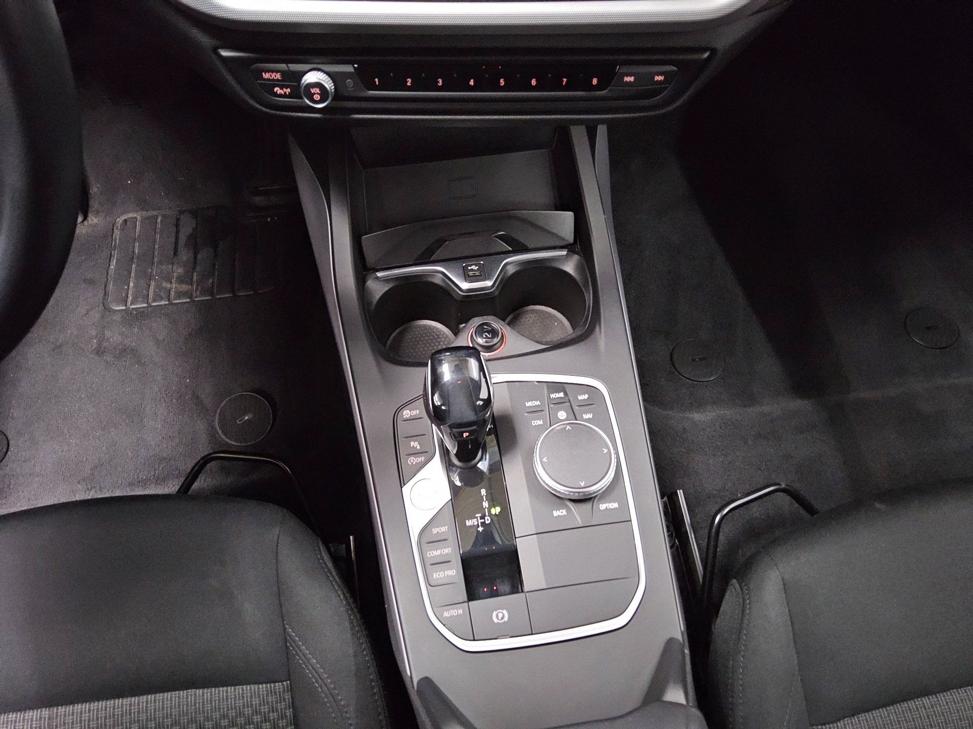 BMW 118dA Advantage Navi LED AHK PDC SHZ 6