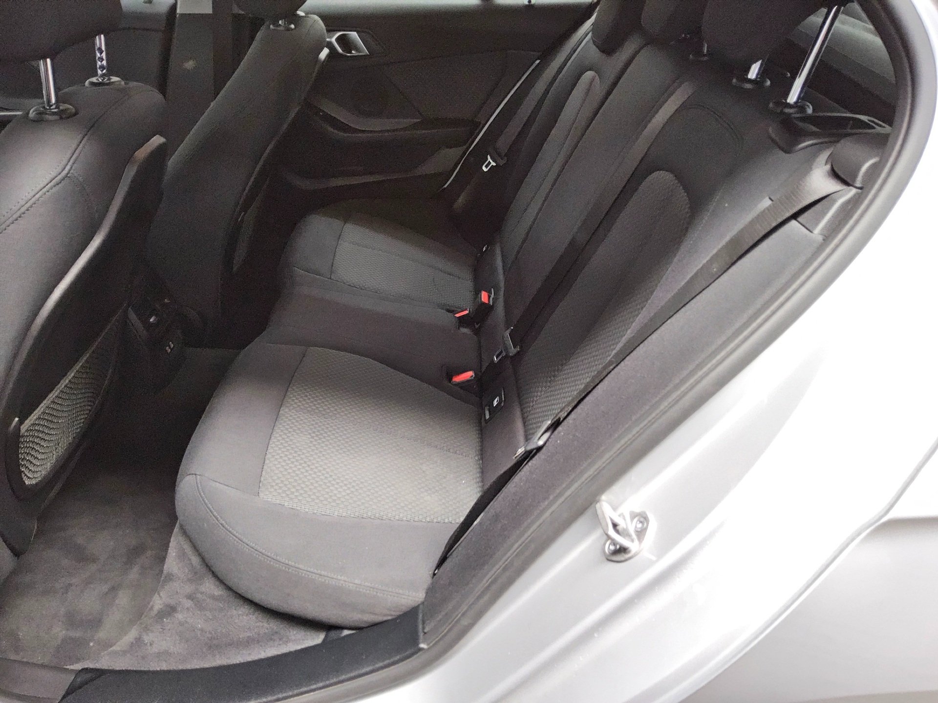 BMW 118dA Advantage Navi LED AHK PDC SHZ 13