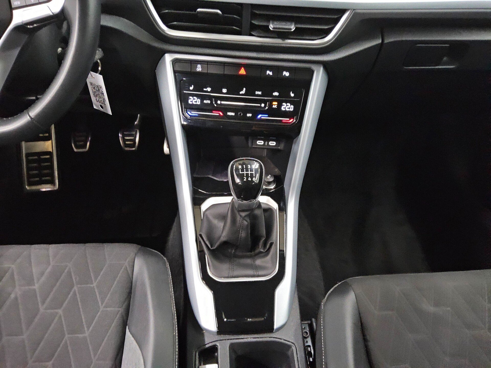 Volkswagen T-Roc 1.0 TSI Navi LED DC ACC PDC Shz 6