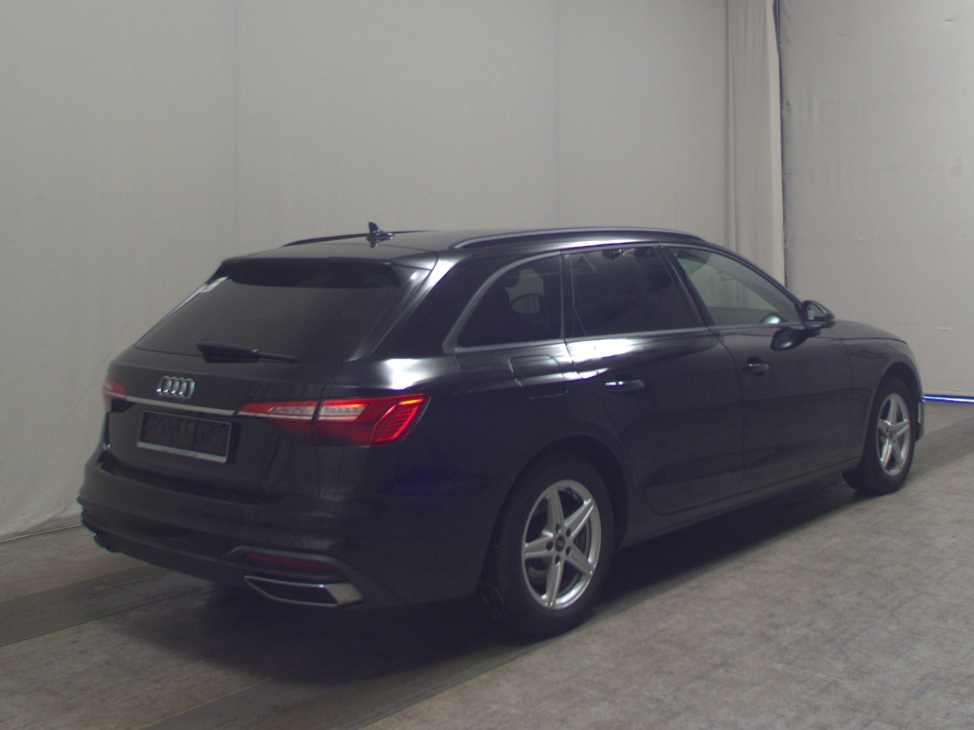 Audi A4 Avant 35 TDI Navi LED RFK HuD AHK ACC Shz PDC 4