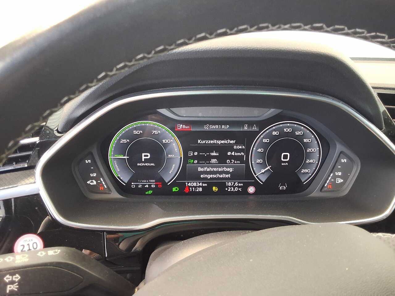 Audi Q3 1.4 TFSI e-tron S-Line T-LEDER NAVI SPORTSITZE KLIMAAUT RADIO 7