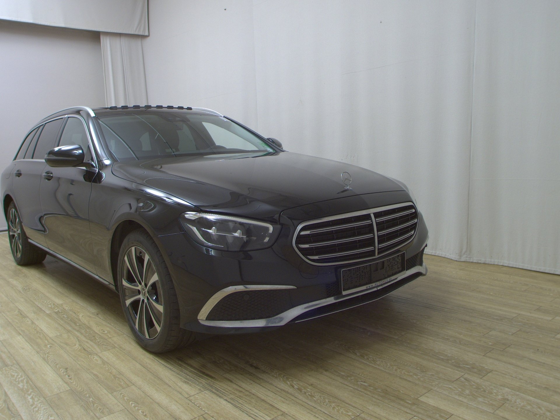Mercedes-Benz E 220 T d 4M Exclusive T-Leder Navi LED RfK AHK 3