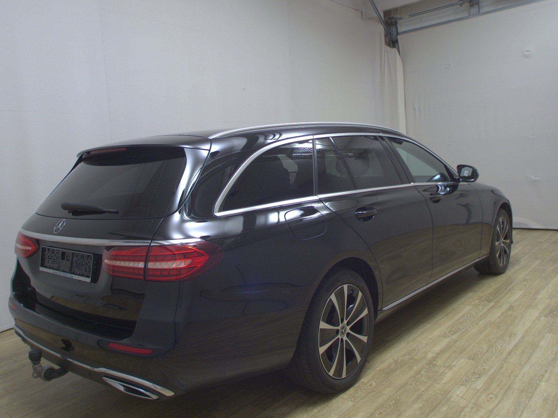 Mercedes-Benz E 220 T d 4M Exclusive T-Leder Navi LED RfK AHK 4