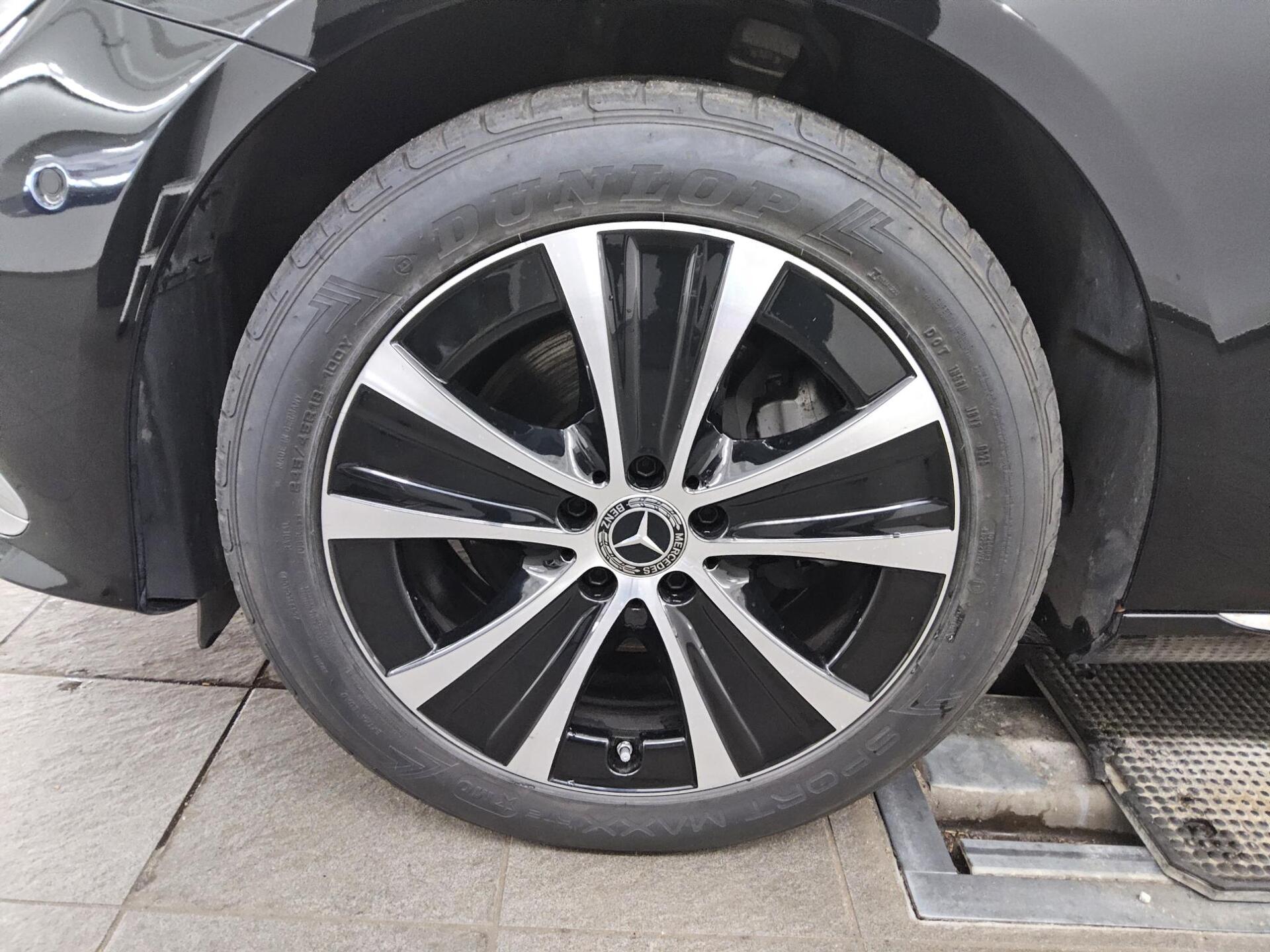Mercedes-Benz E 220 T d 4M Exclusive T-Leder Navi LED RfK AHK 11