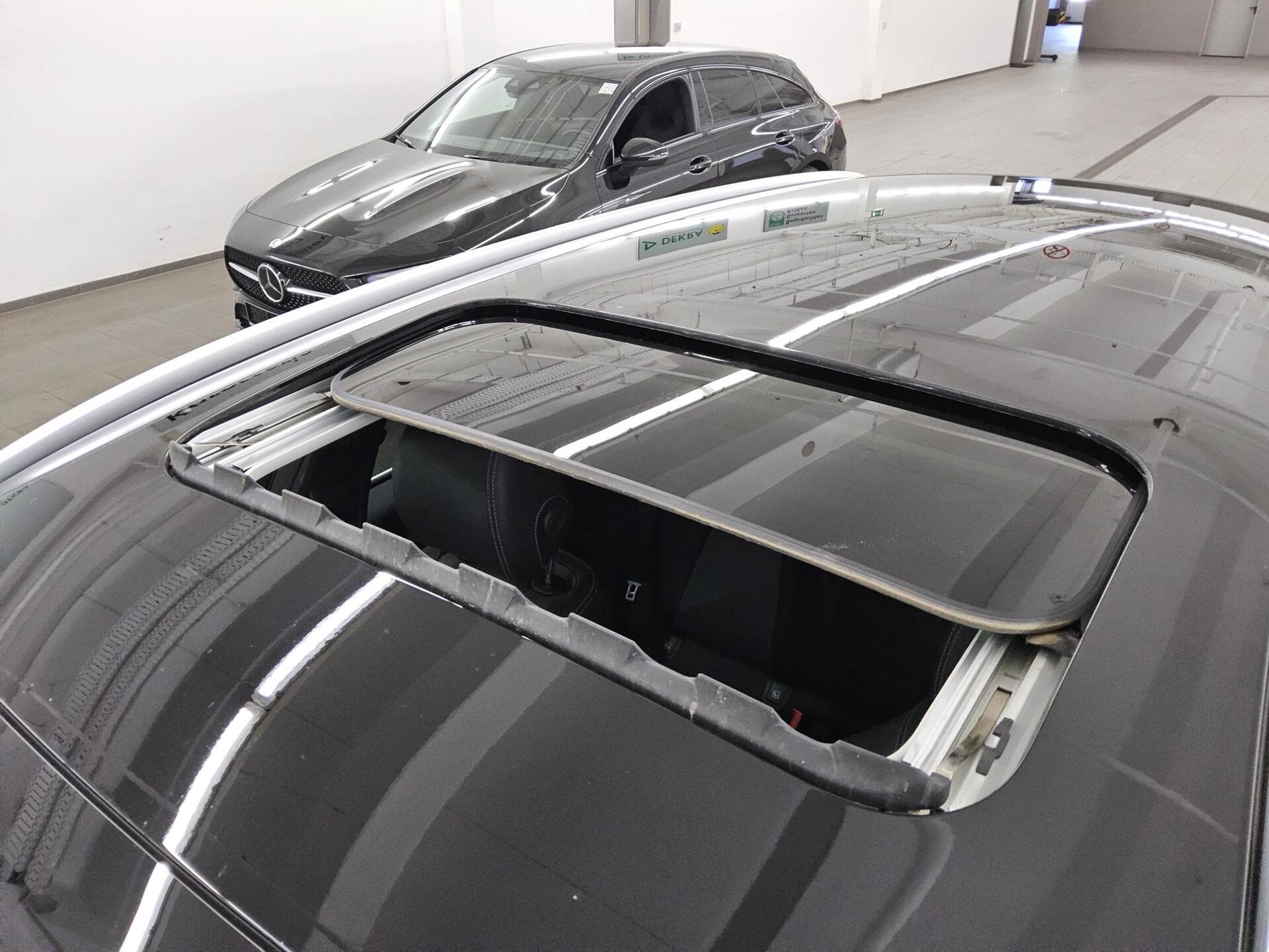 Mercedes-Benz E 220 T d 4M Exclusive T-Leder Navi LED RfK AHK 12