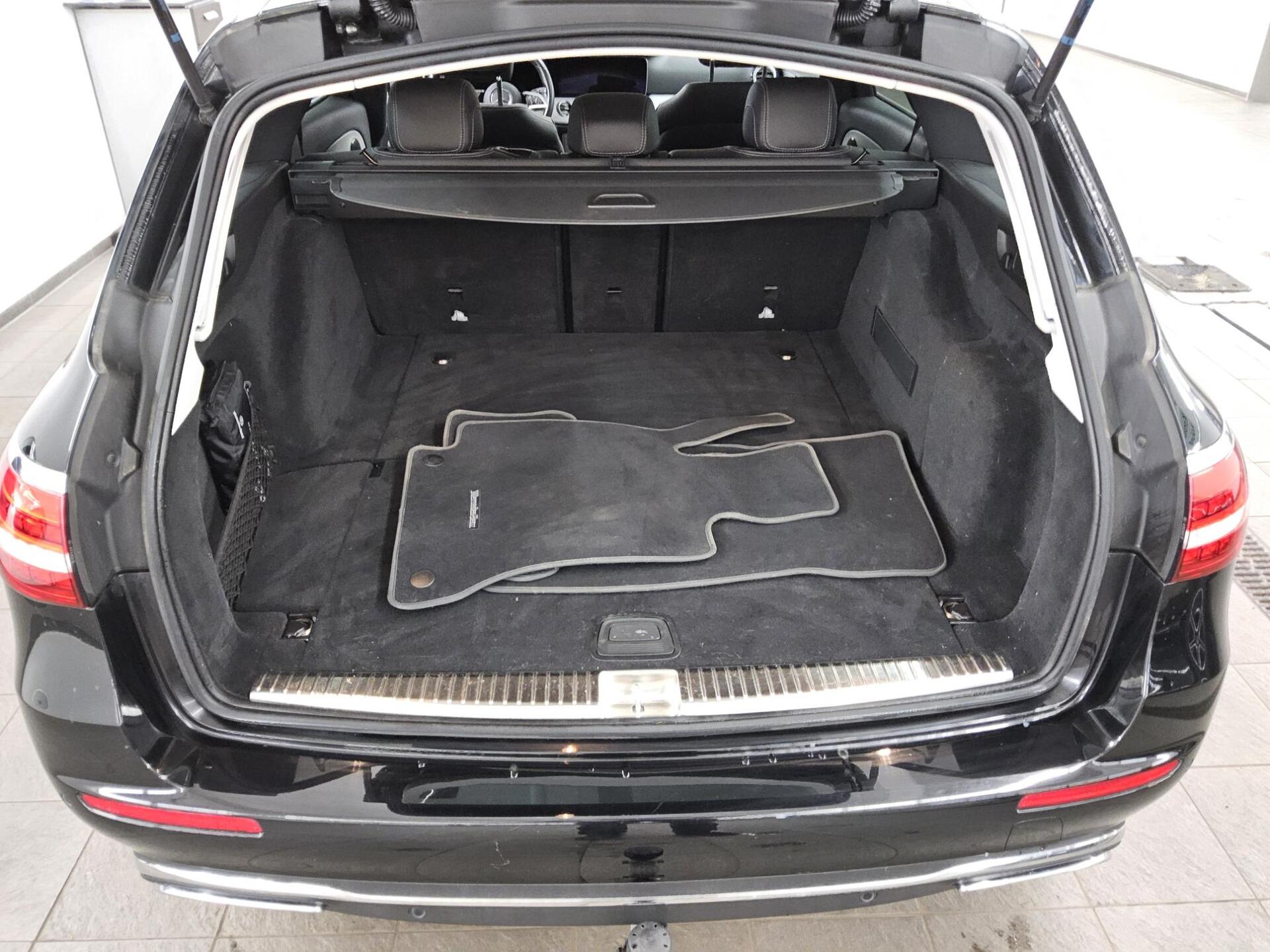 Mercedes-Benz E 220 T d 4M Exclusive T-Leder Navi LED RfK AHK 13