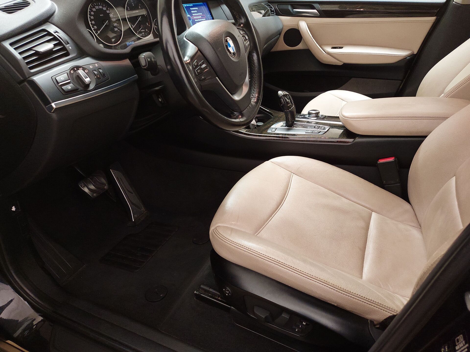 BMW X3 xDrive20d X-Line Leder Navi Pano 8