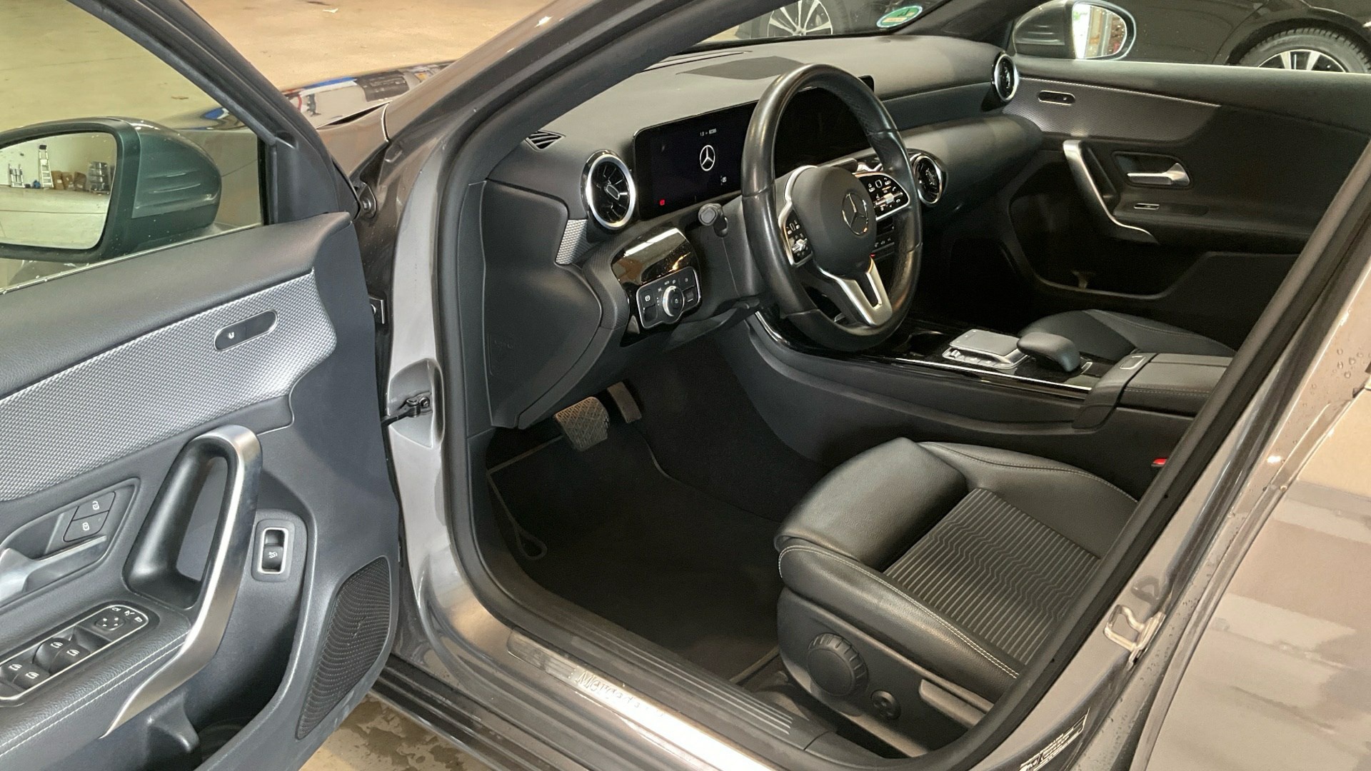 Mercedes-Benz A 220 Progressive T-Leder NAVI SHZ RFK LED 6