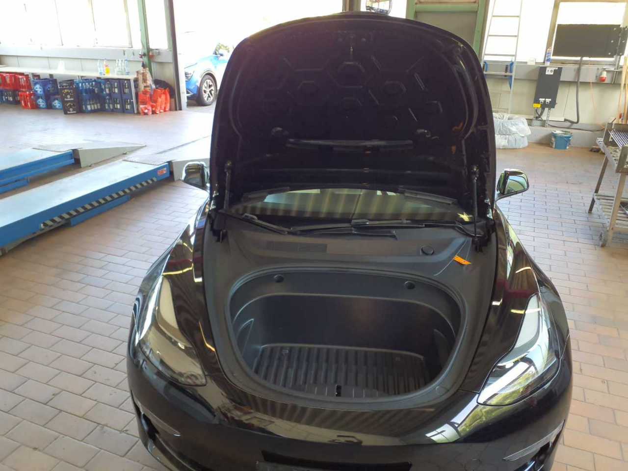 Tesla Model 3 SHZ RFK ACC LENKRADHZG AUTOP. 11
