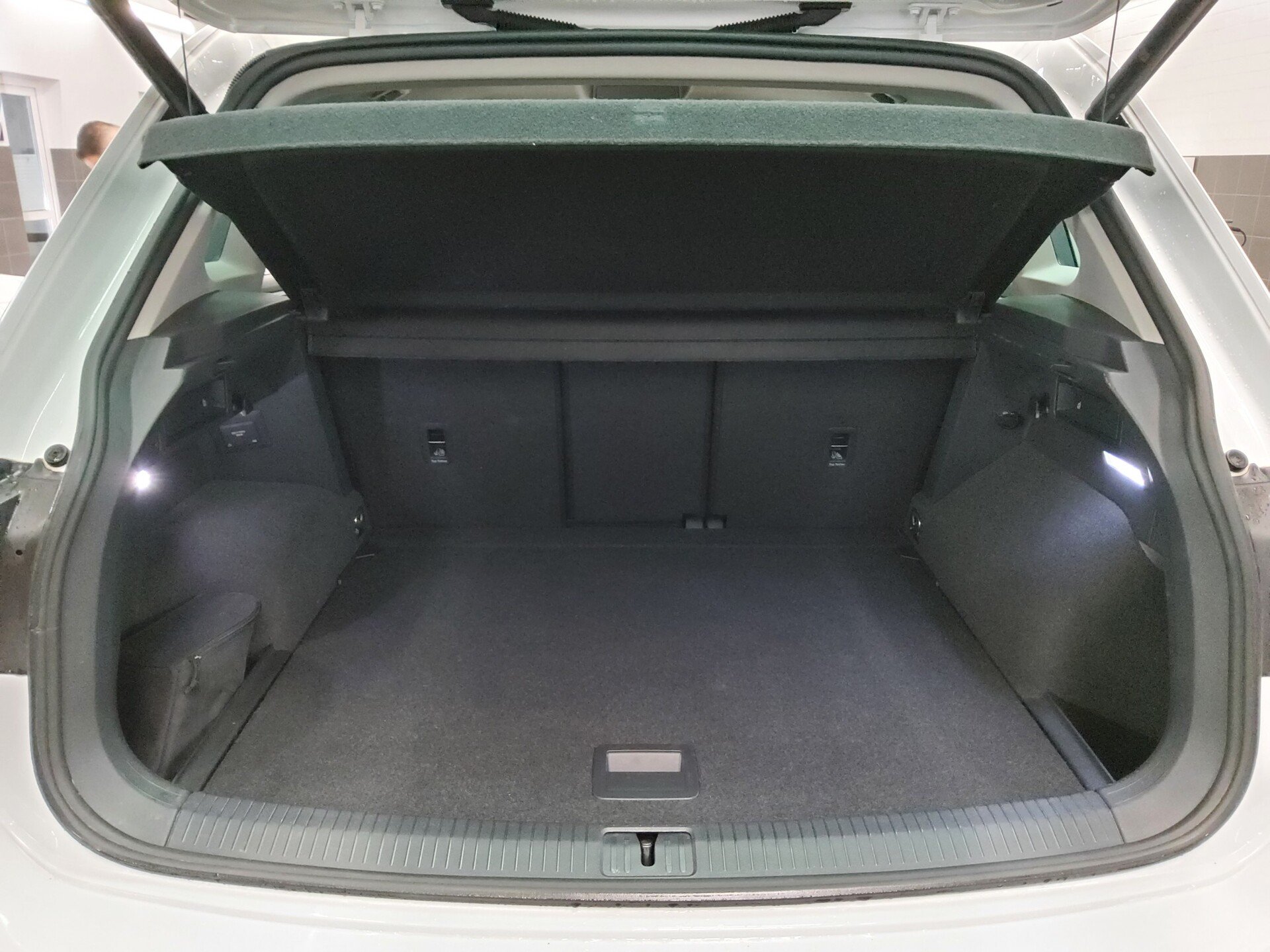 Volkswagen Tiguan 2.0 TDI Elegance Navi LED AID AHK ACC Shz 11