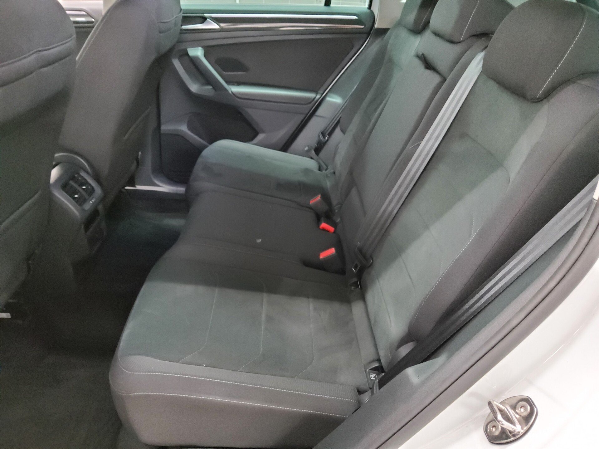 Volkswagen Tiguan 2.0 TDI Elegance Navi LED AID AHK ACC Shz 13