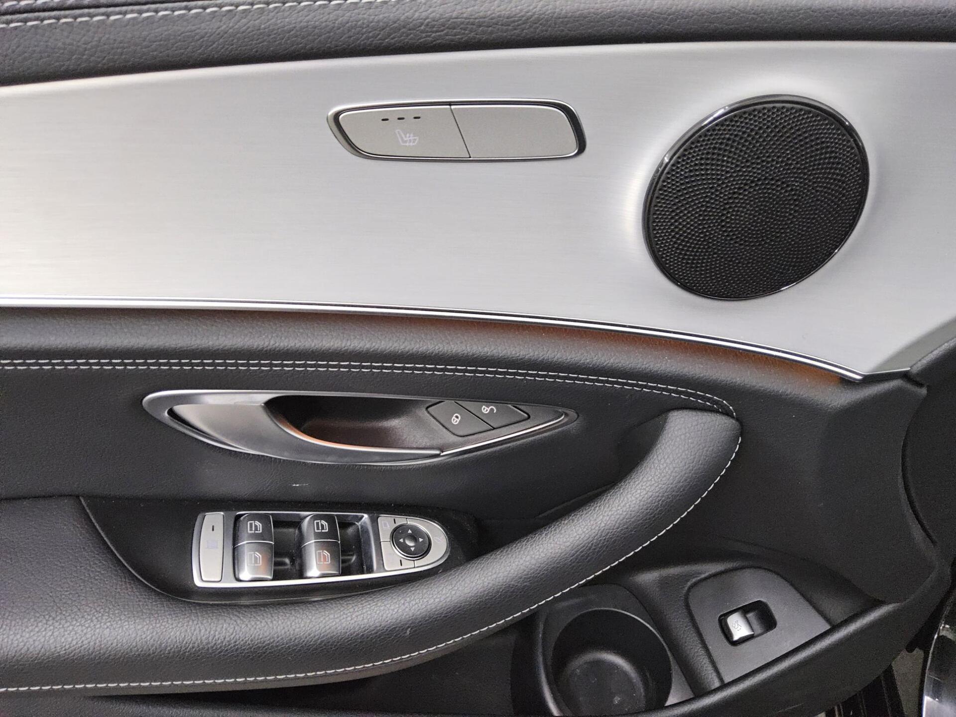 Mercedes-Benz E 300 T de AMG-Line T-Leder Navi LED Widescreen 10