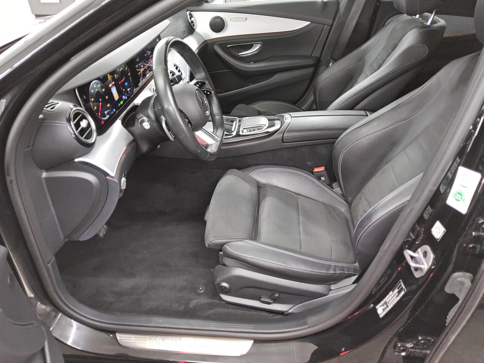 Mercedes-Benz E 300 T de AMG-Line T-Leder Navi LED Widescreen 9