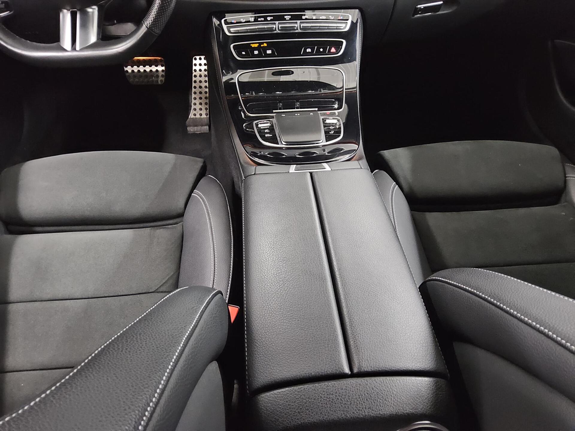 Mercedes-Benz E 300 T de AMG-Line T-Leder Navi LED Widescreen 6