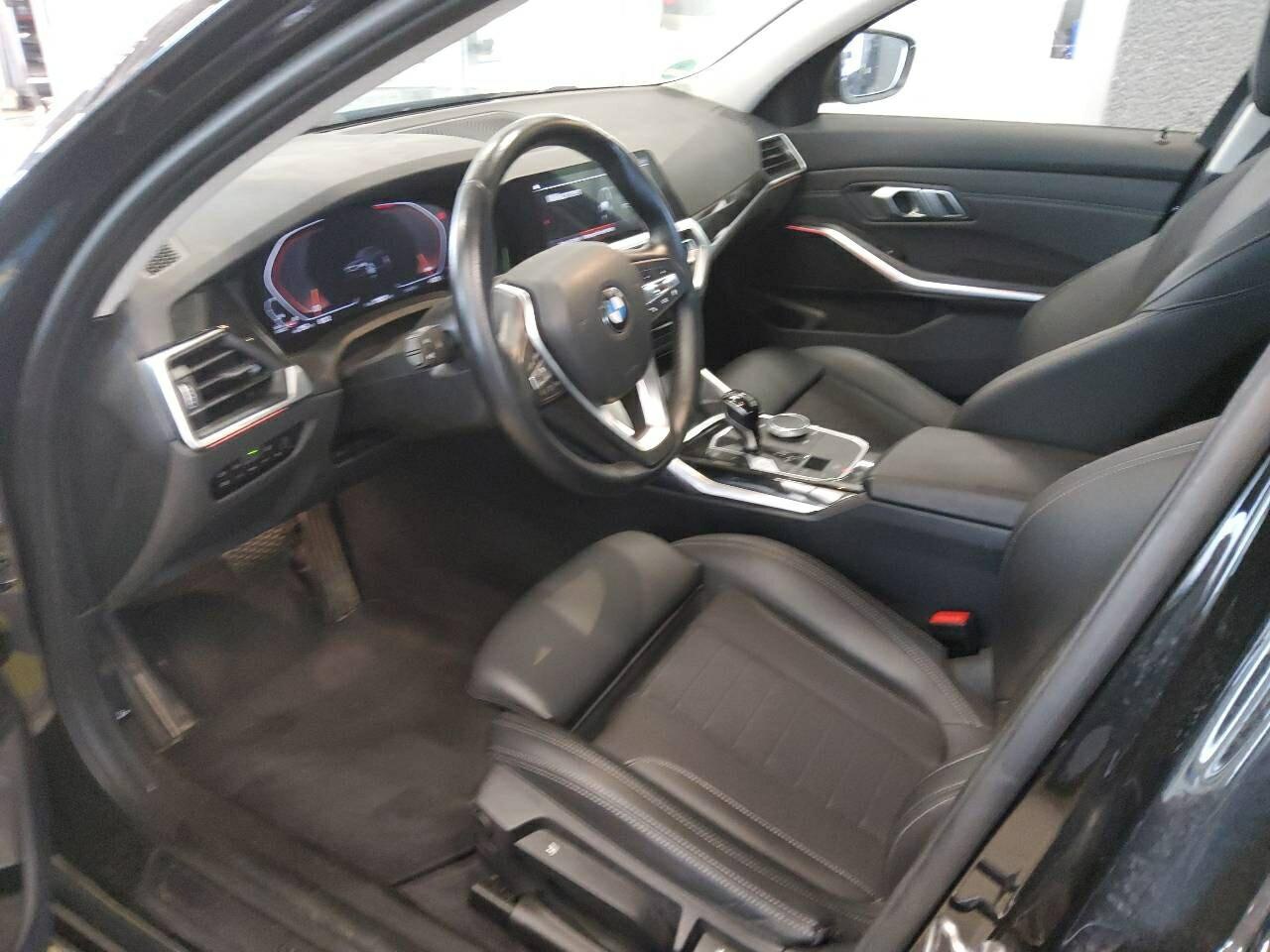 BMW 318dA Advantage AHK T-Leder 5