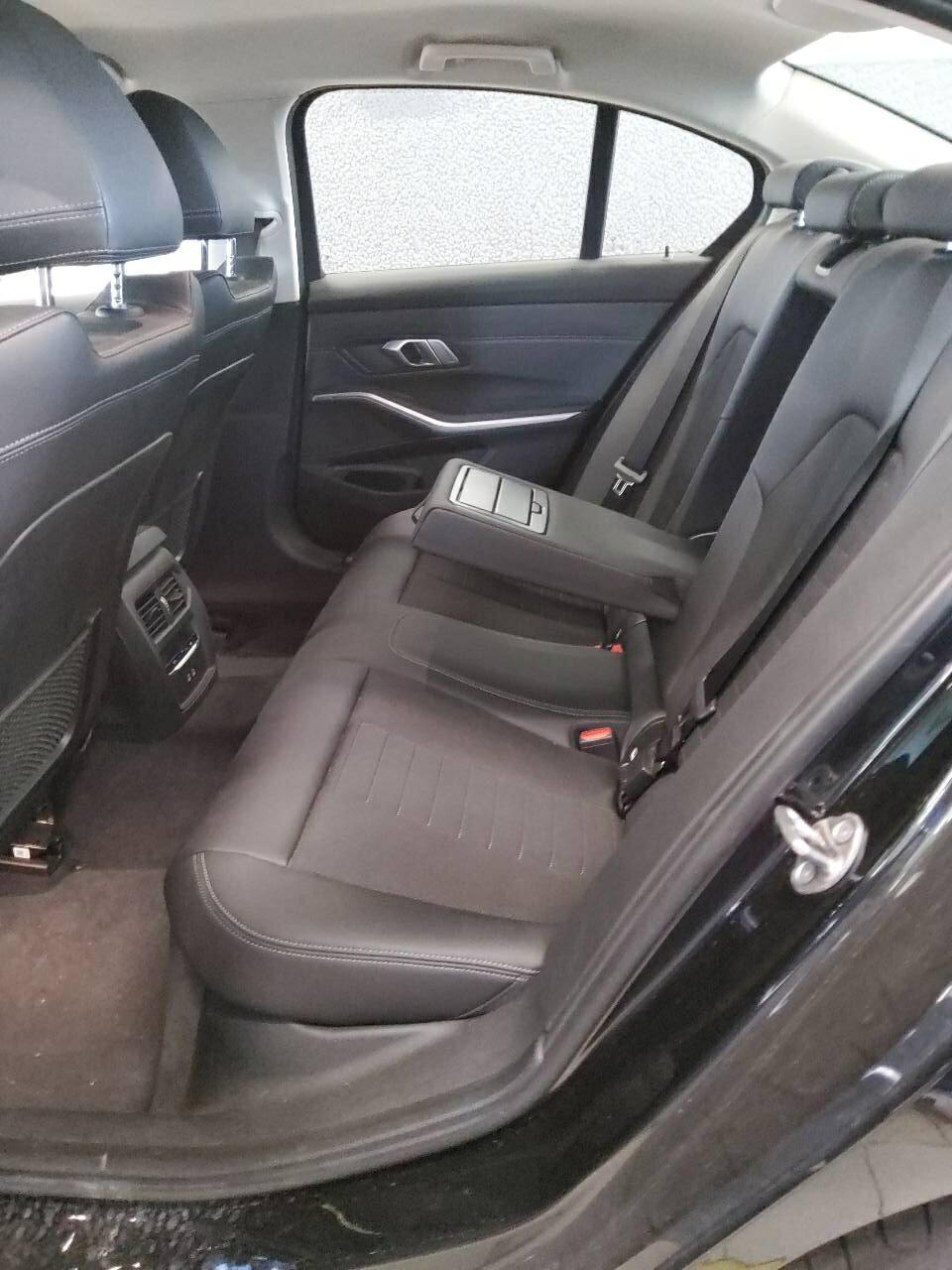 BMW 318dA Advantage AHK T-Leder 10