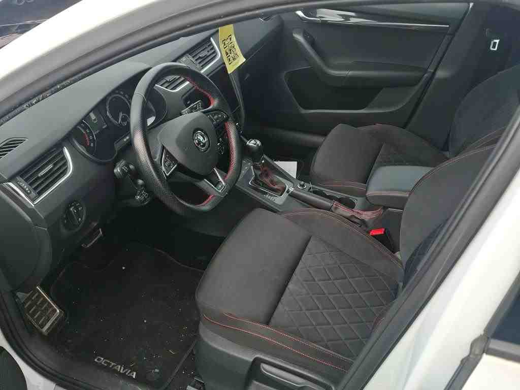 Skoda Octavia Kombi 2.0 TDI RS 4X4 RS NAVI LED PANO 5