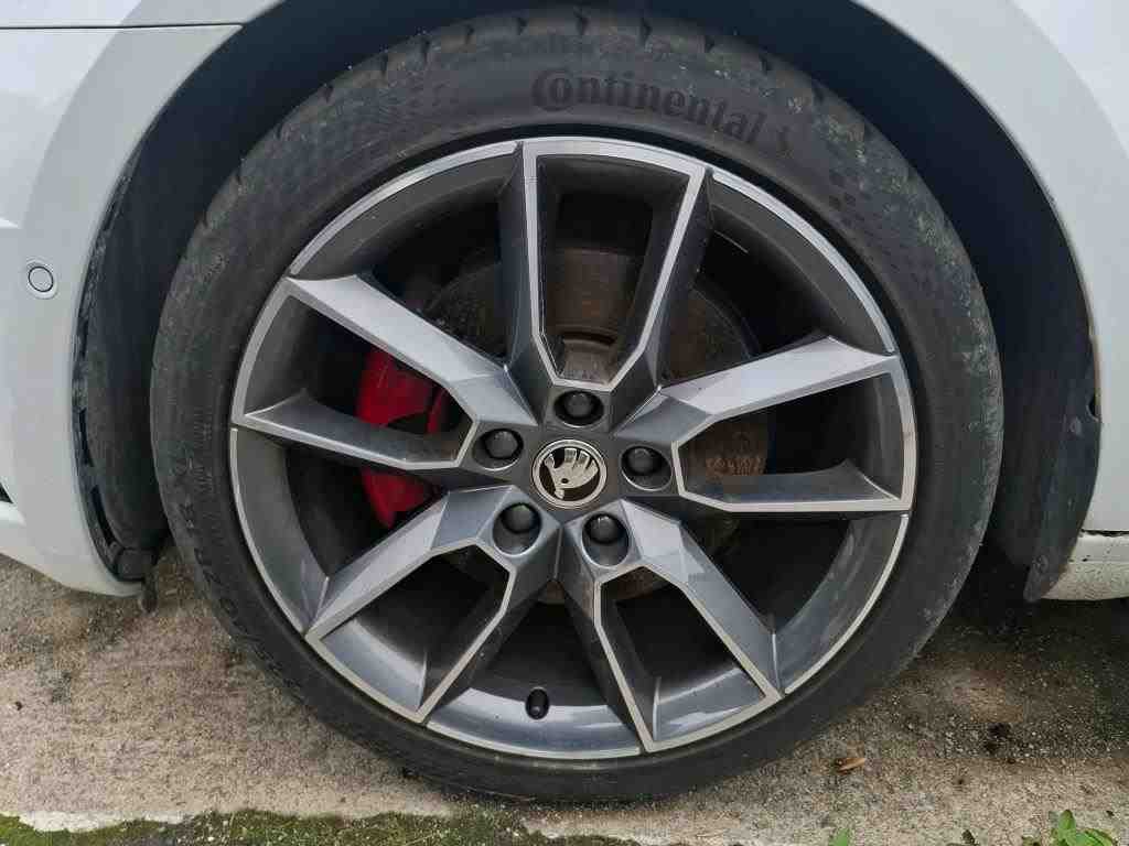 Skoda Octavia Kombi 2.0 TDI RS 4X4 RS NAVI LED PANO 12