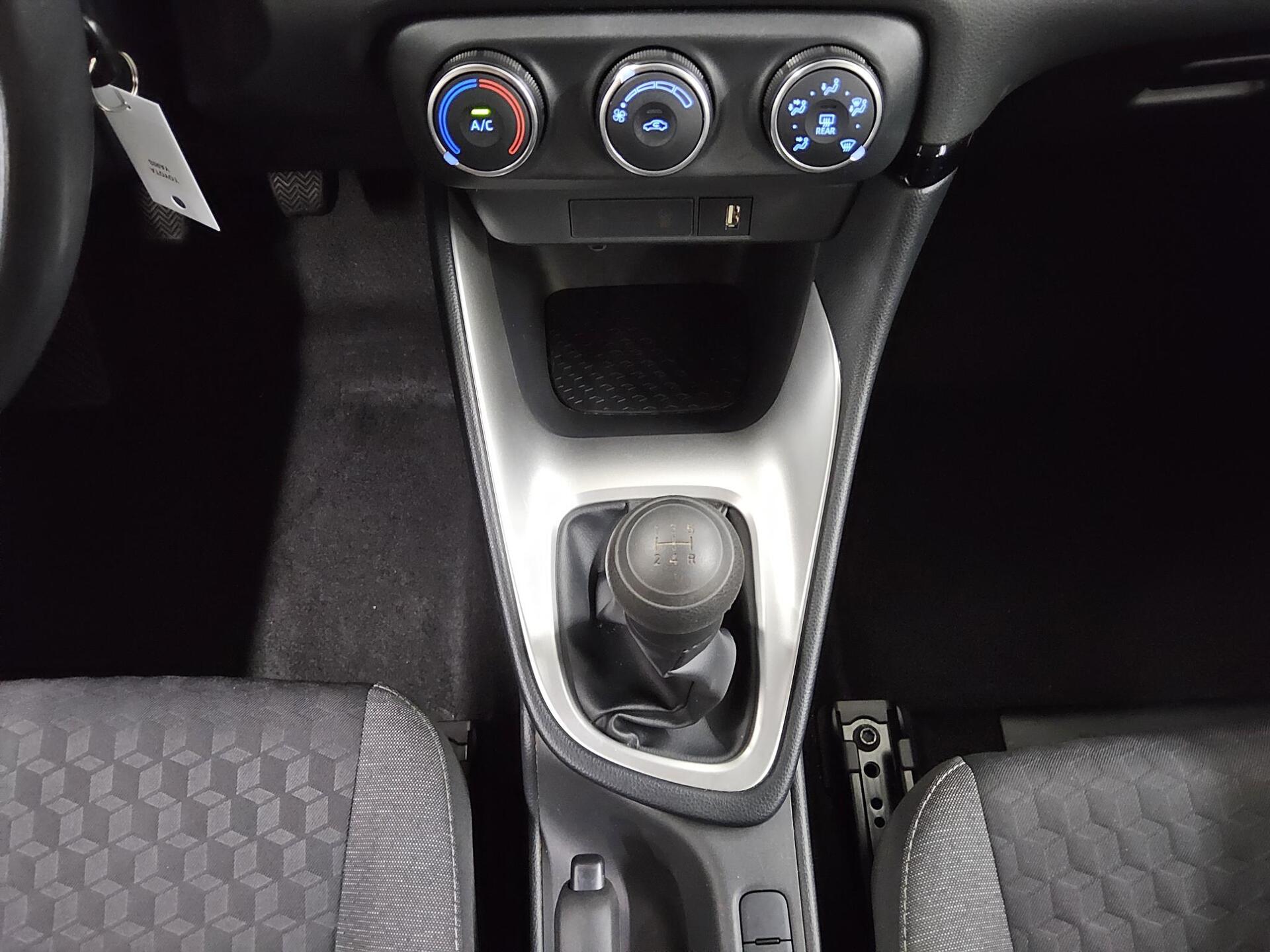Toyota Yaris 1.0 Klima RFK 6