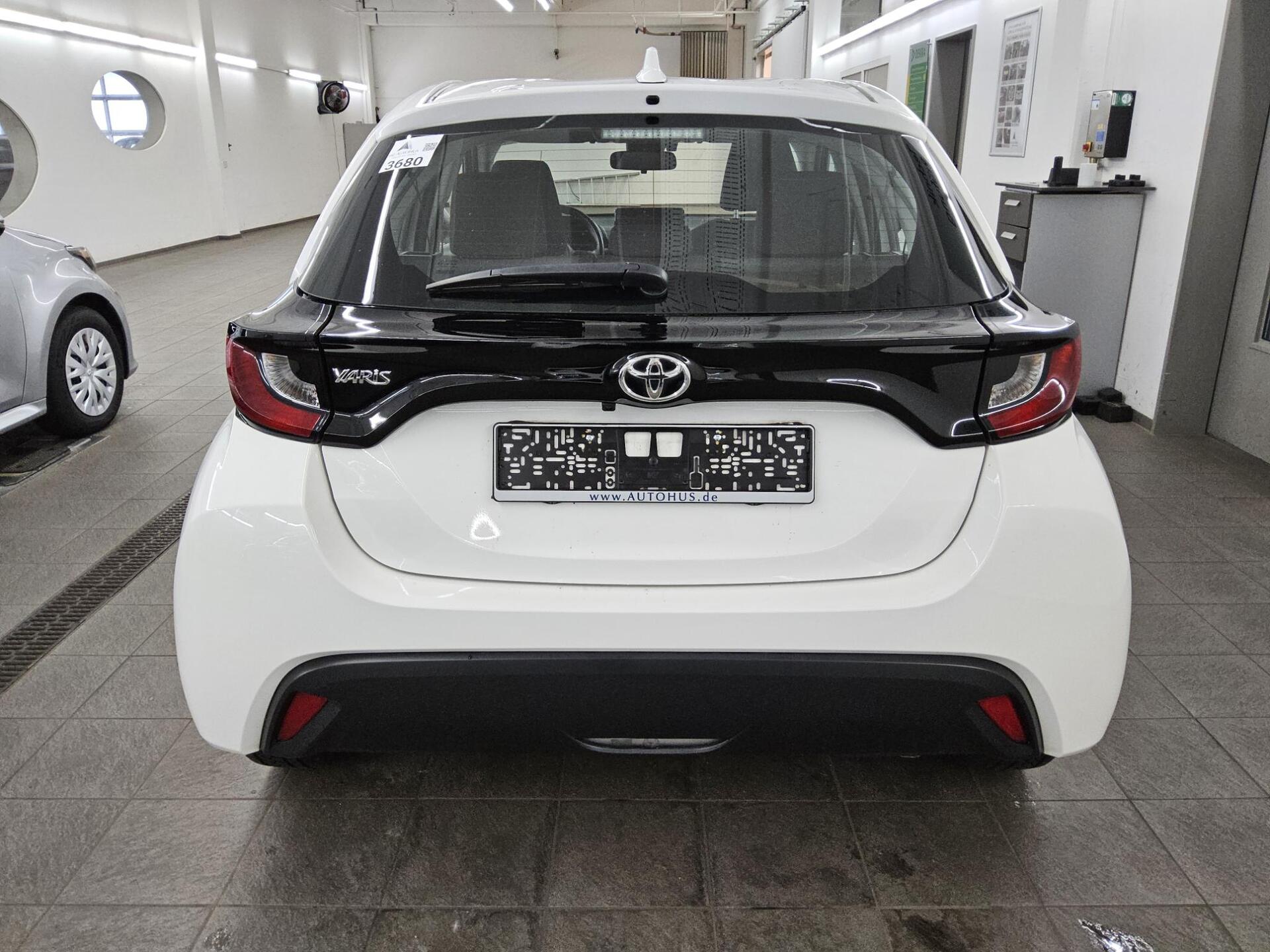 Toyota Yaris 1.0 RFK Klima 10