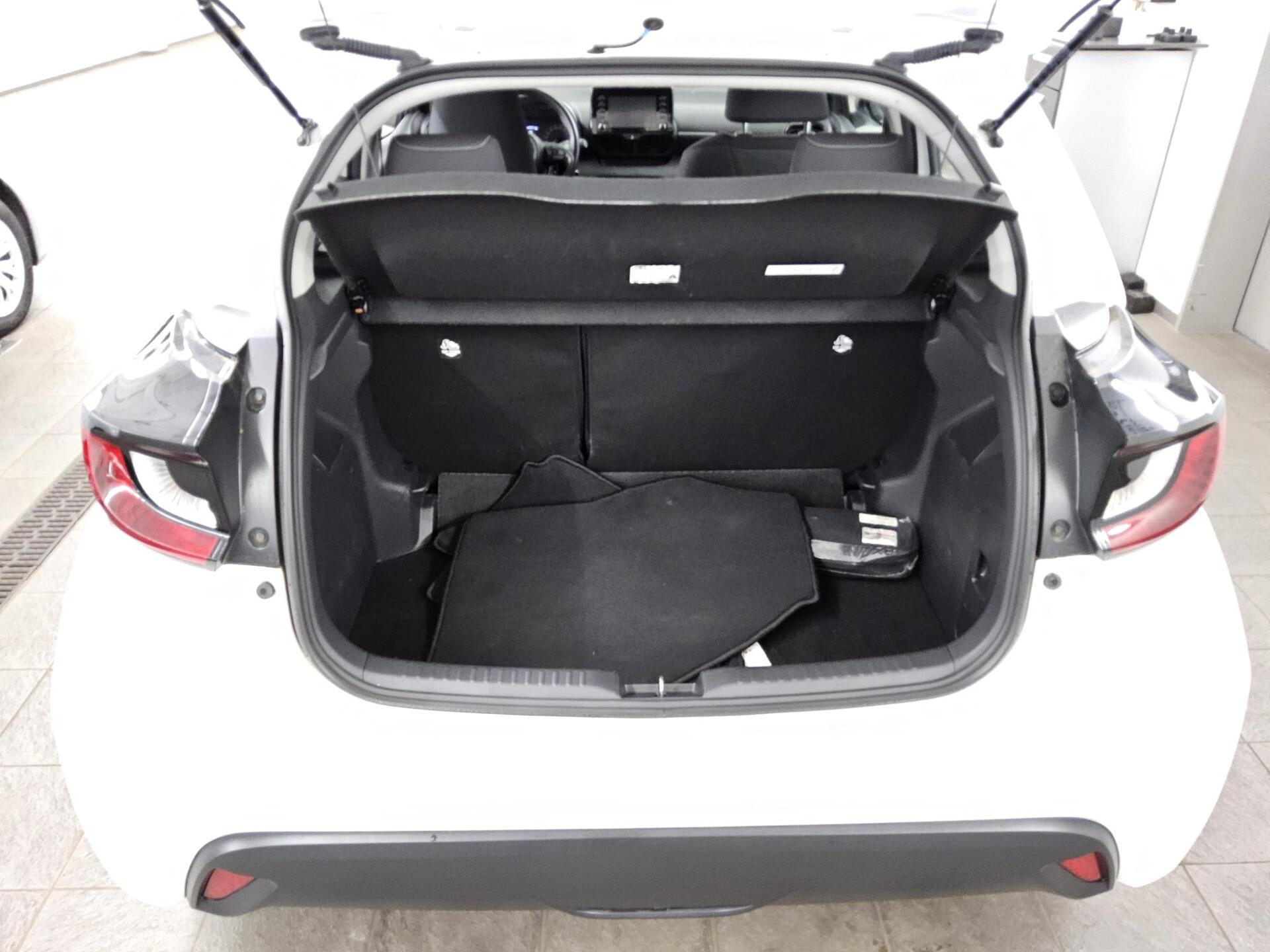 Toyota Yaris 1.0 RFK Klima 11