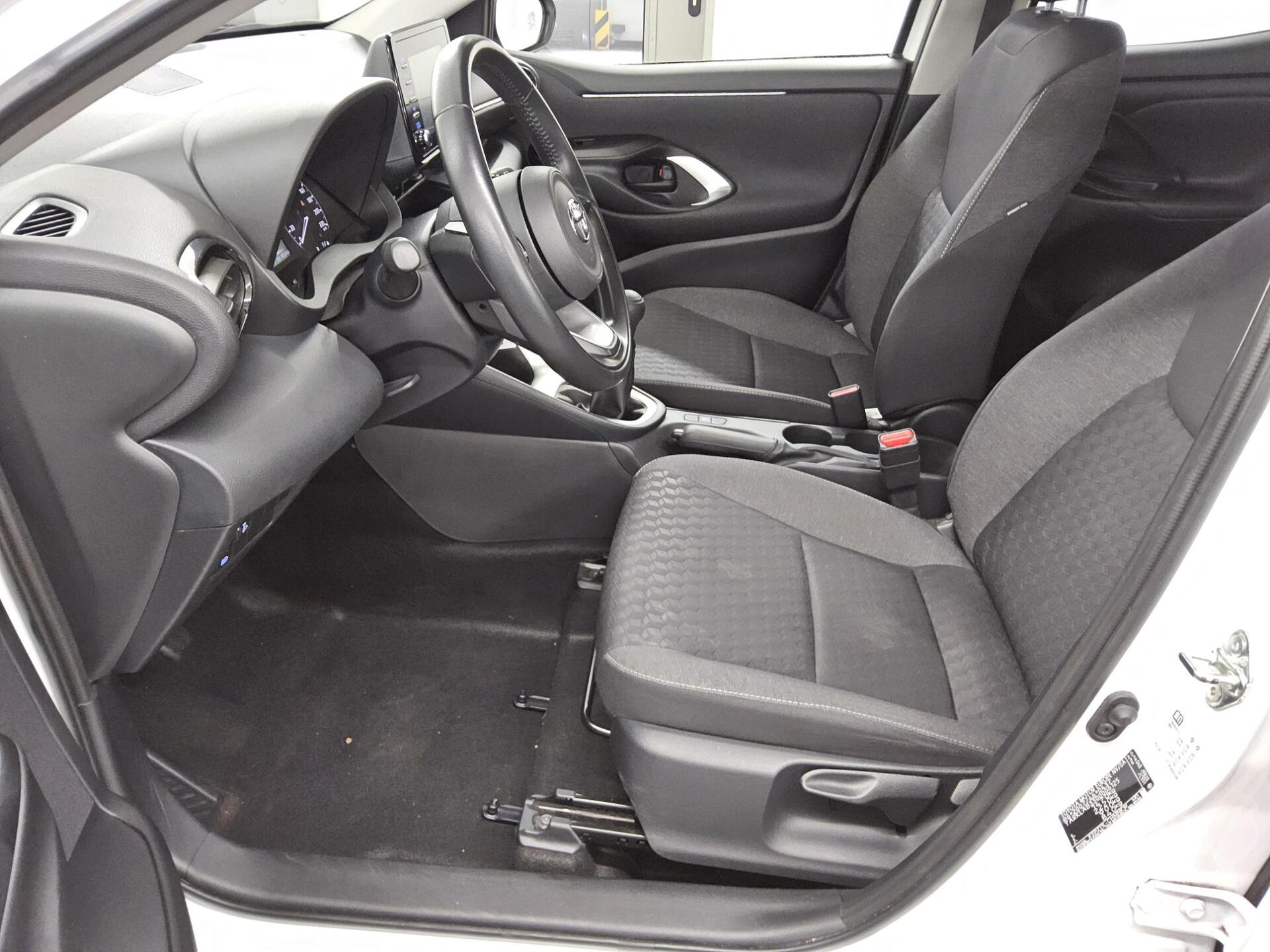 Toyota Yaris 1.0 RFK Klima 8
